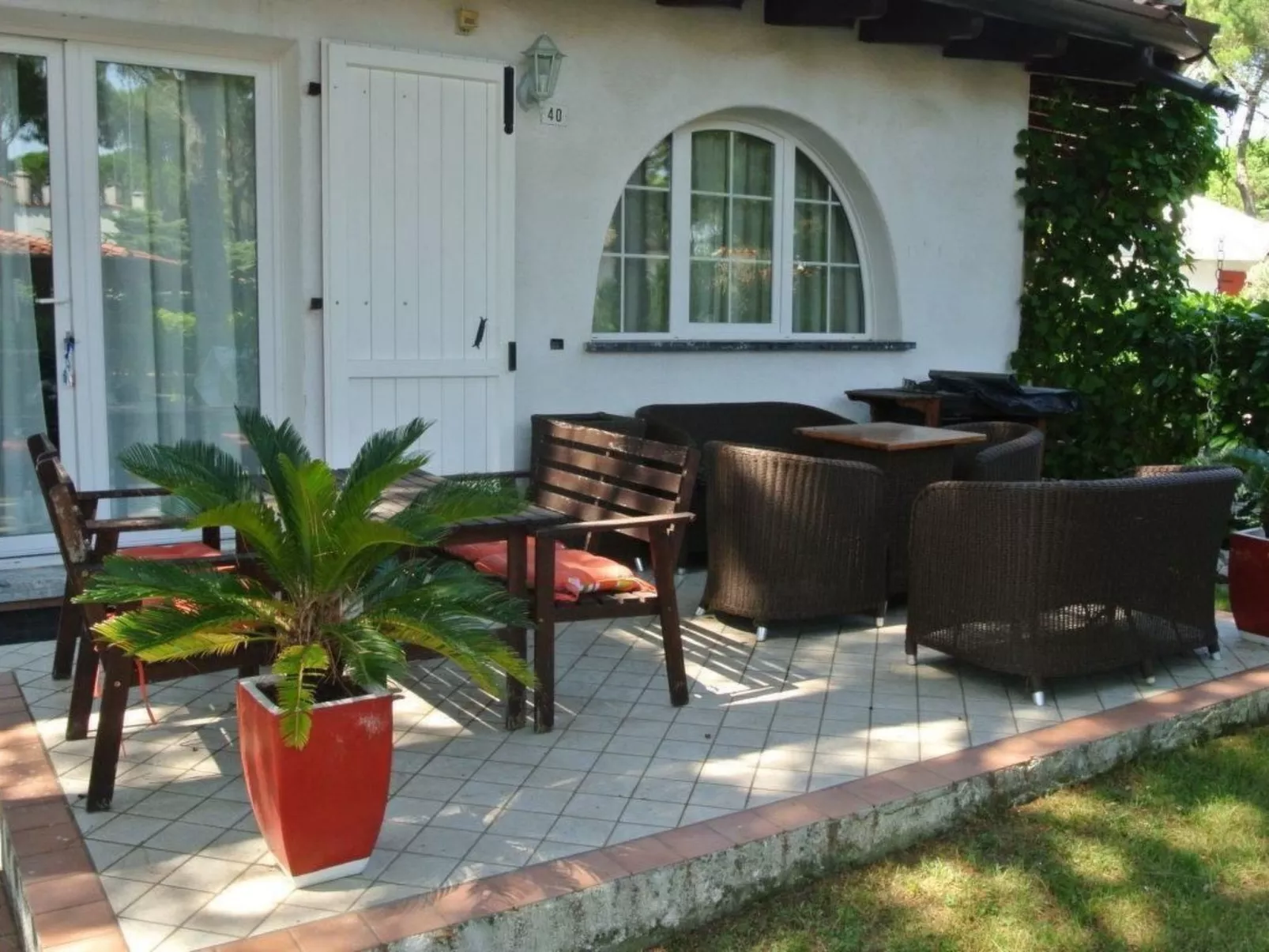 'Villa Edera' mit privatem Garten - Draußen