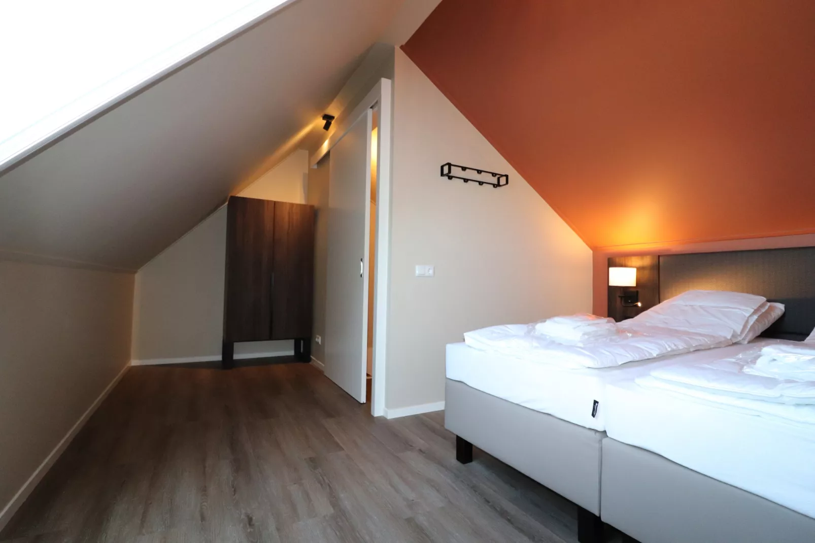 Moderne hoekvilla middenin Friesland - Schlafzimmer