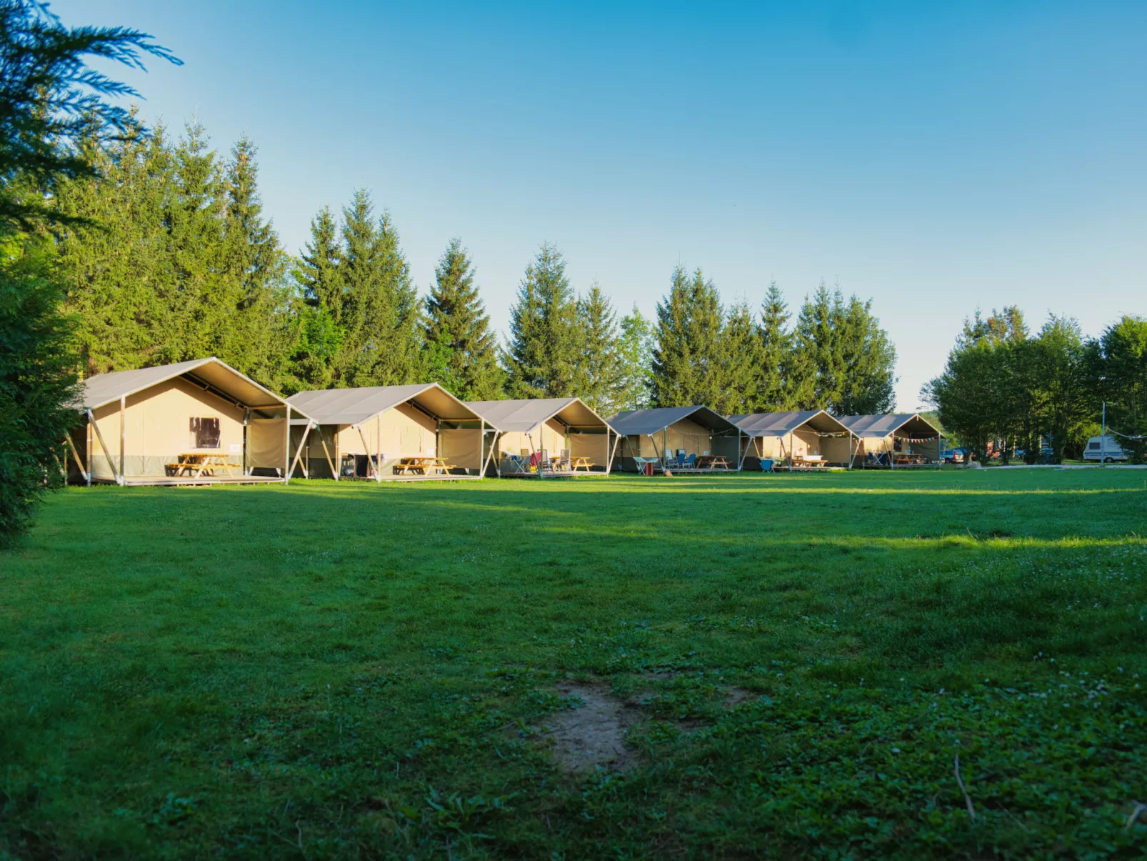 Camping 2000 - Safaritent Medium - Draußen
