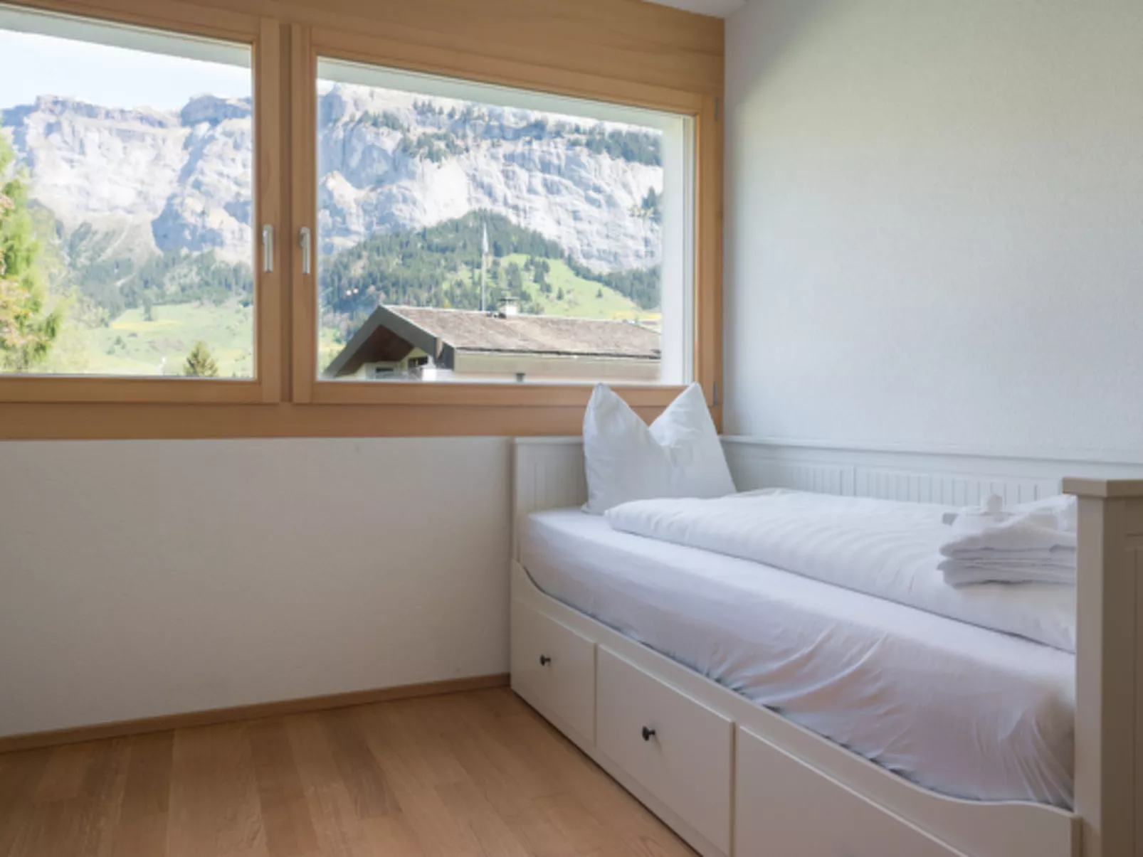 Mirasol, (Flims Waldhaus). 4.5 Zimmerwohnung - Drinnen