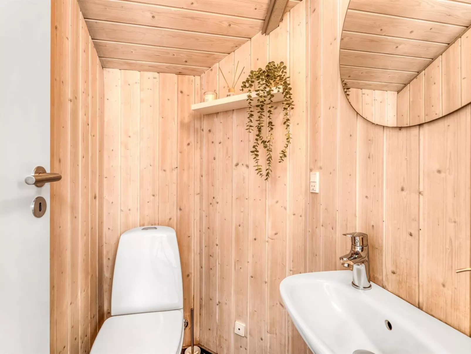 "Roope" - 800m from the sea - Drinnen