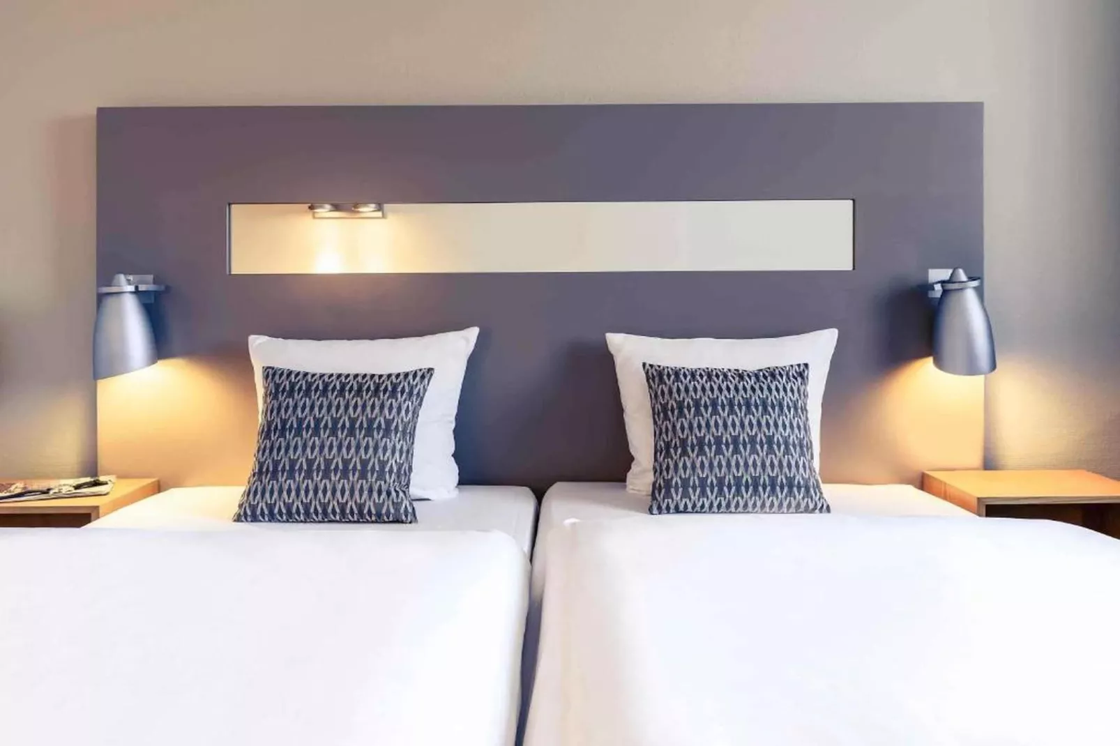 Hotel Düsseldorf - Standard Double Room - Bedroom