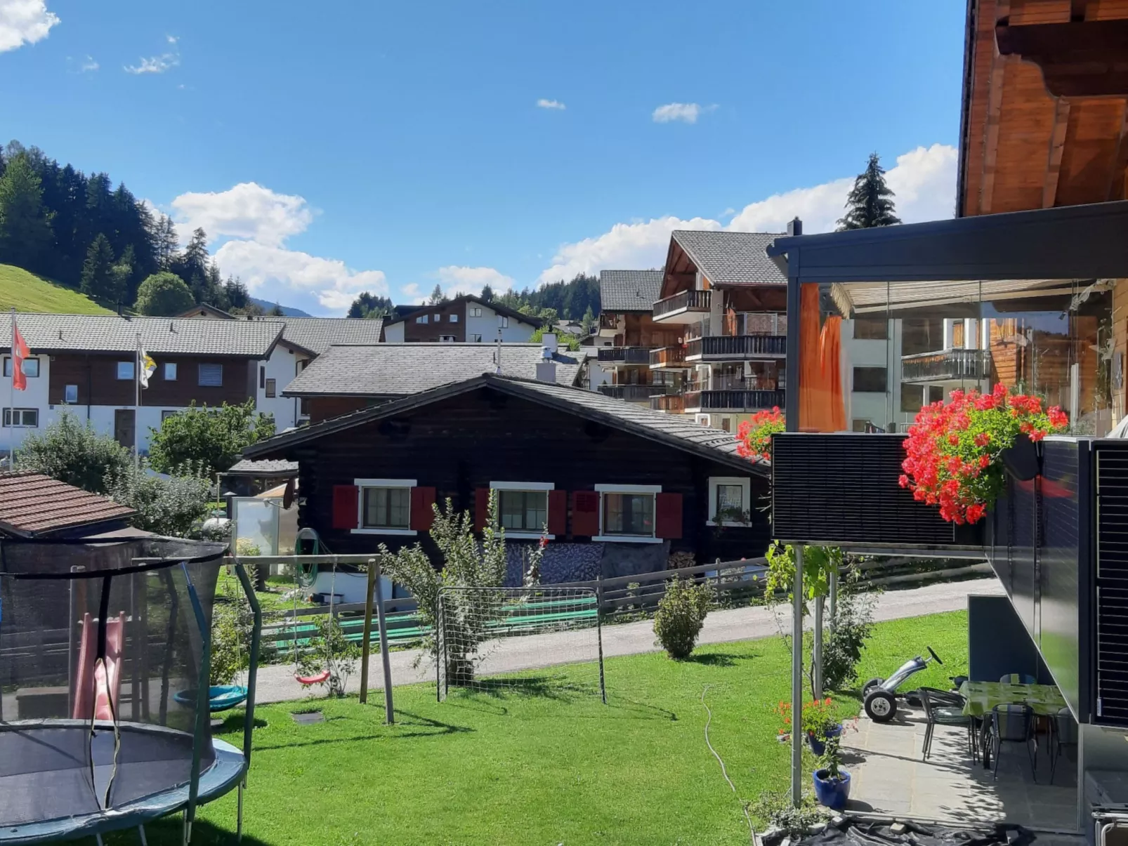 Schweizer, Obersaxen-Affeier, (Obersaxen). - Draußen