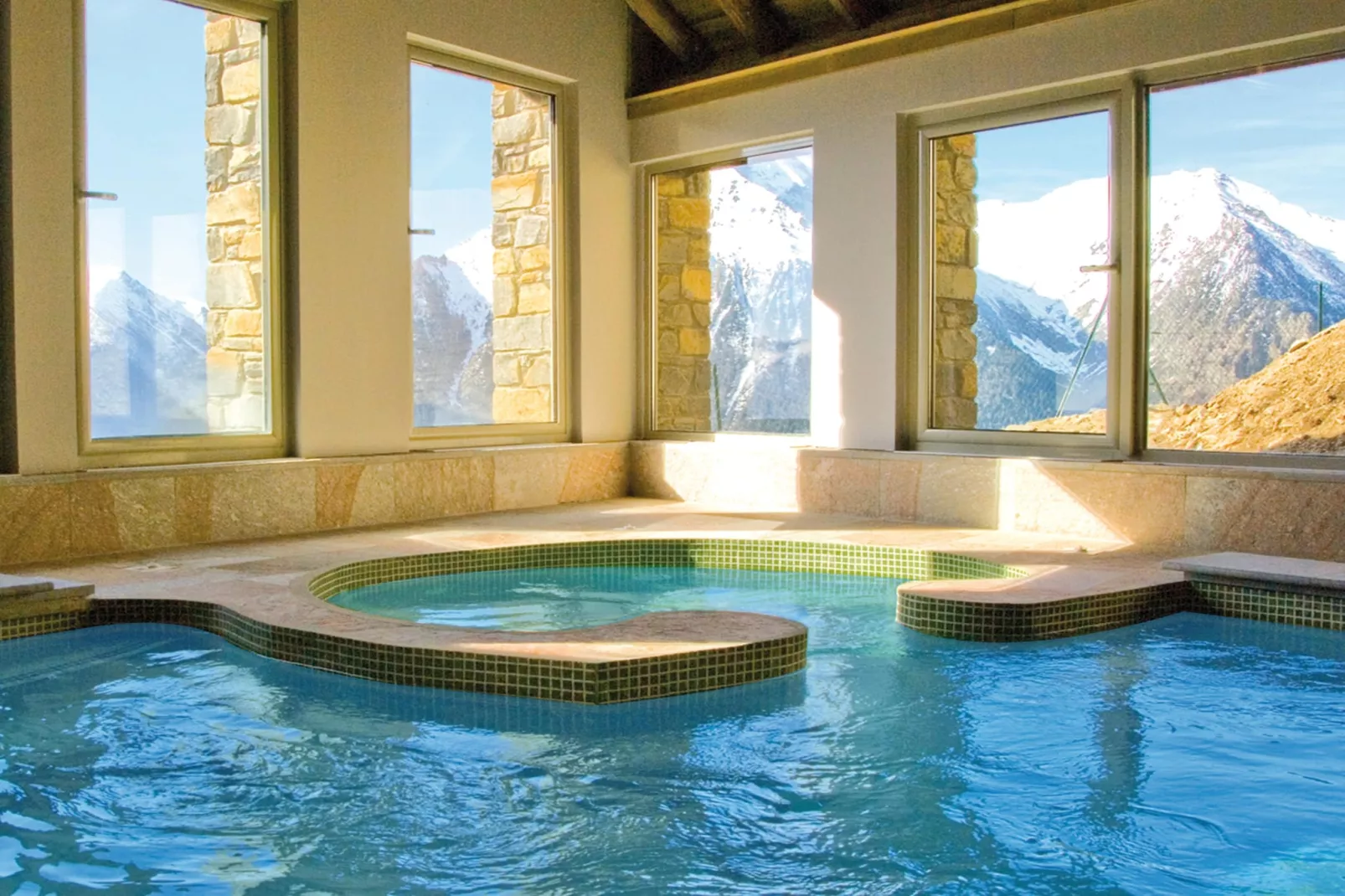 Les Chalets de l'Adet One alcove bedroom for six OTA - Piscine