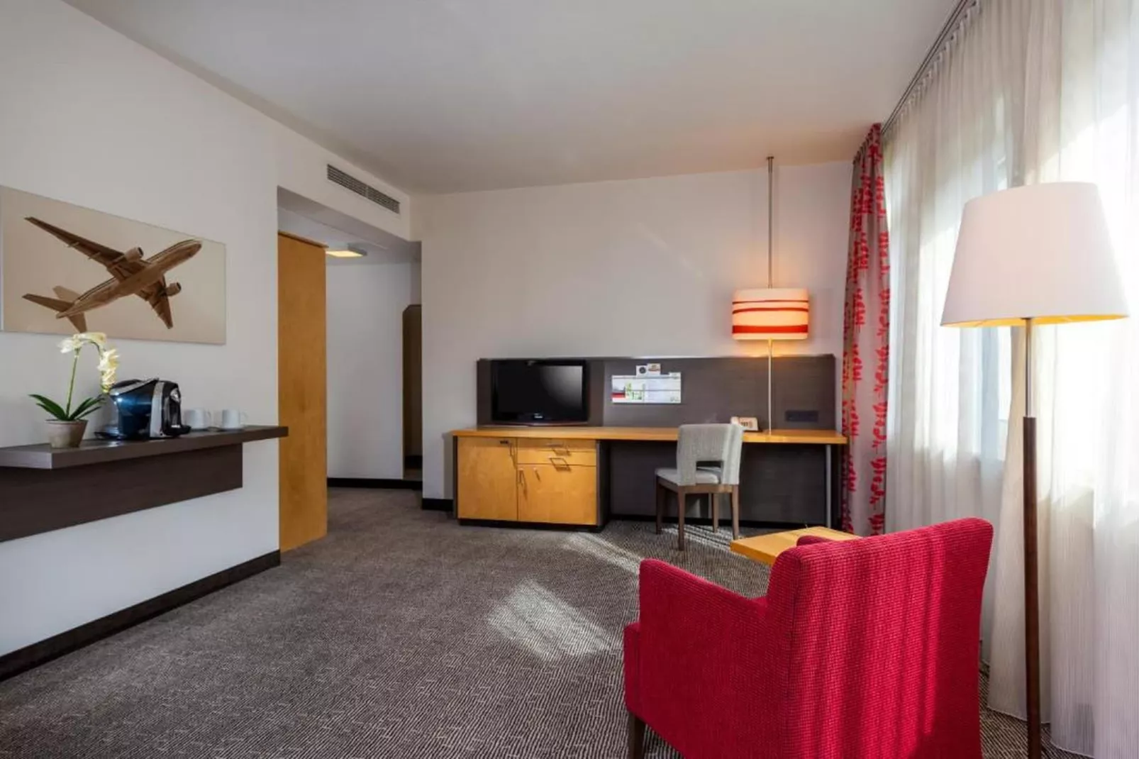 Holiday Inn Frankfurt Neu-Isenb - One-Bedroom Suite double Sofa Bed - Schlafzimmer