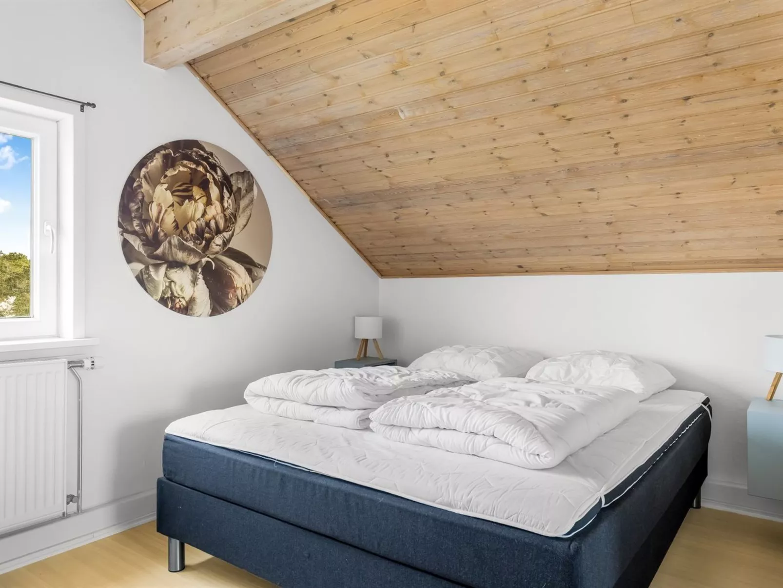 "Aswith" - 2.3km from the sea - Inside