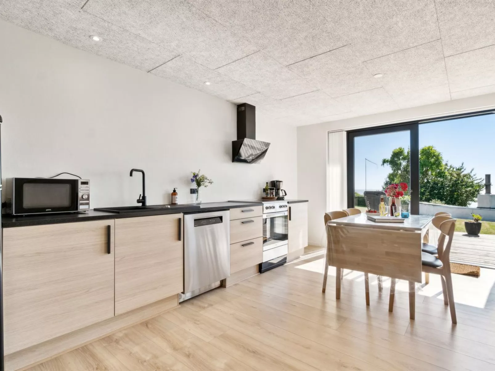 "Yari" - 50m from the sea - Drinnen