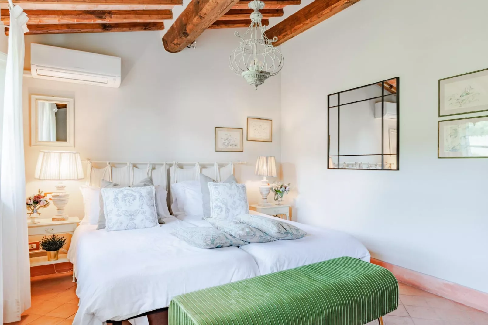 Pietro Farmhouse Apartment in Wine Resort in Lucca - Bedroom