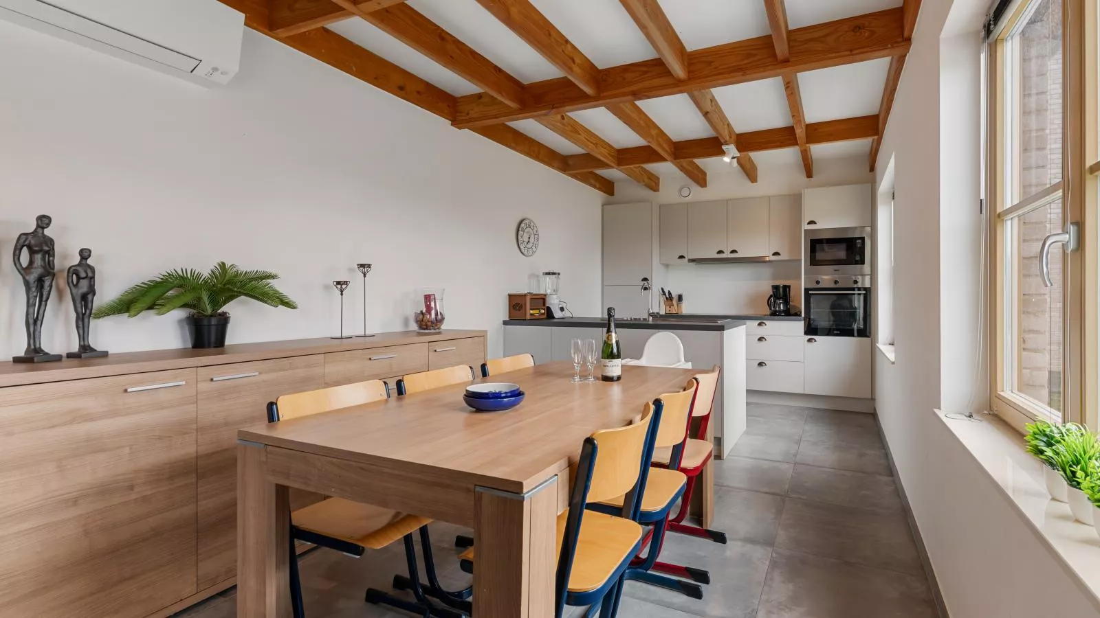 Westhinder I H91 - Dining room