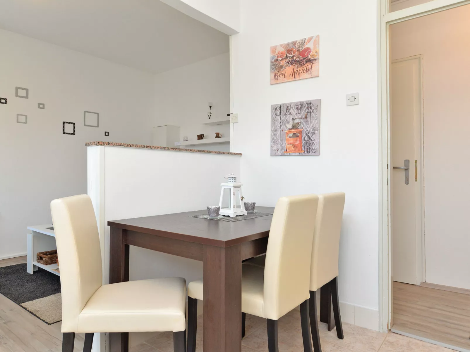 Apartment 1601 - Inside
