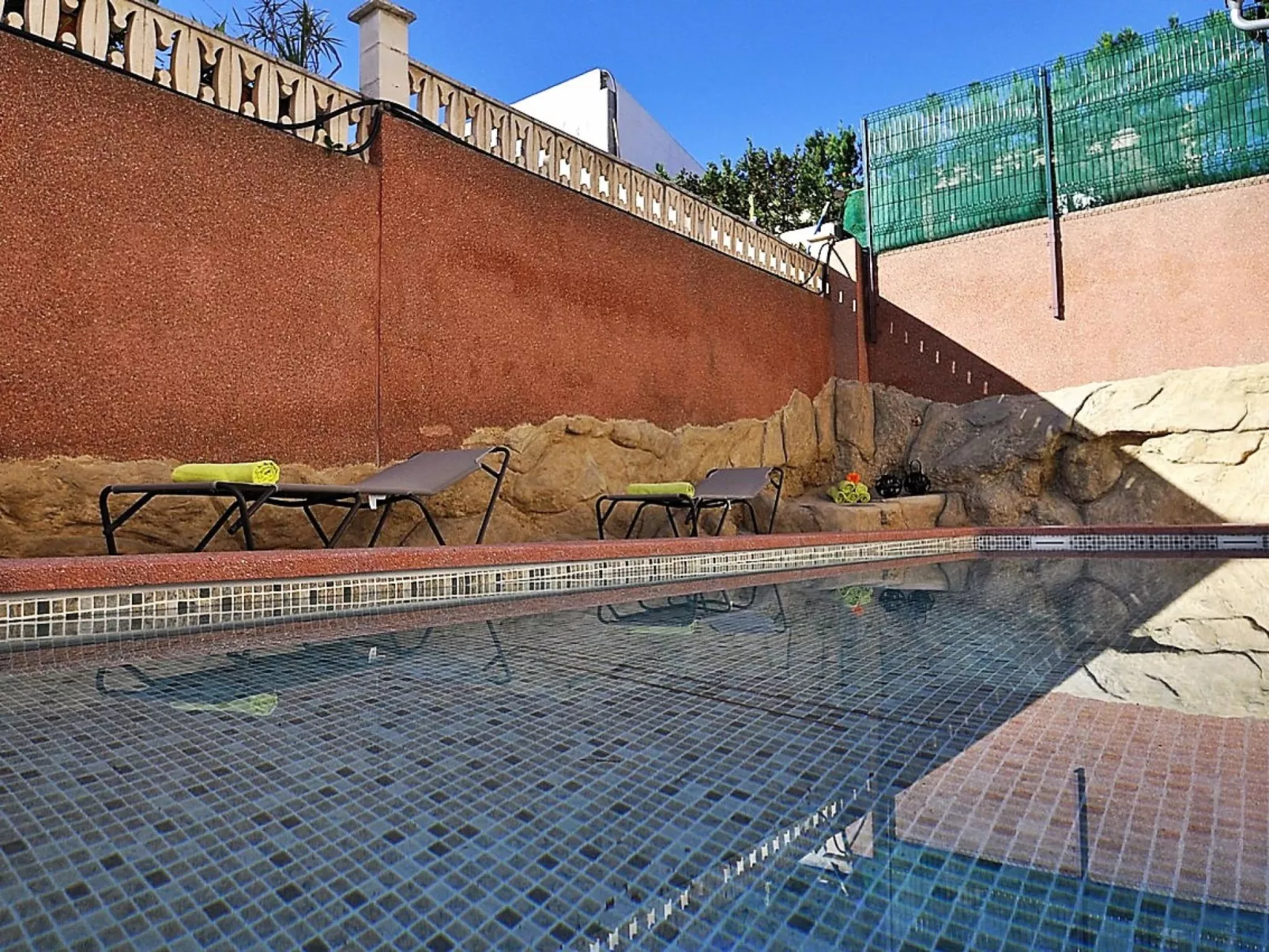 LAS COLUMNAS- Chalet al lado de la playa, wifi , piscina y bbq. Todos los publi - Outside