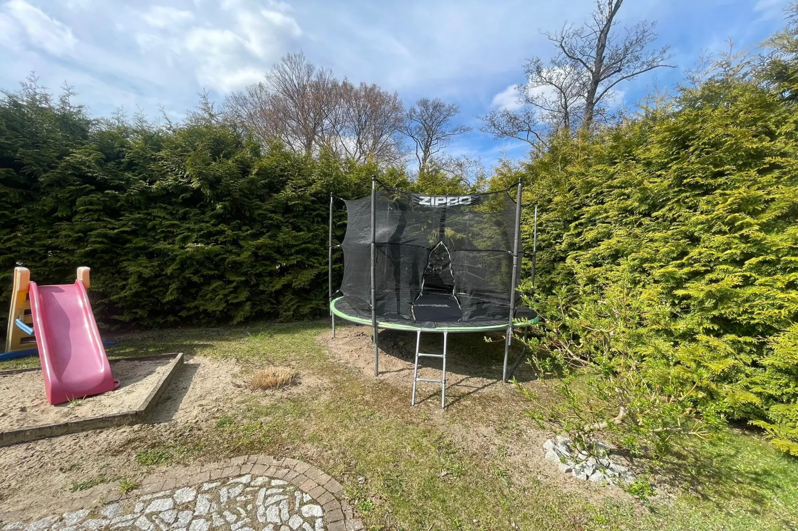 	Dom wakacyjny nad jeziorem Goszcza w Lubrzy dla max 6 osób - Gardens in summer