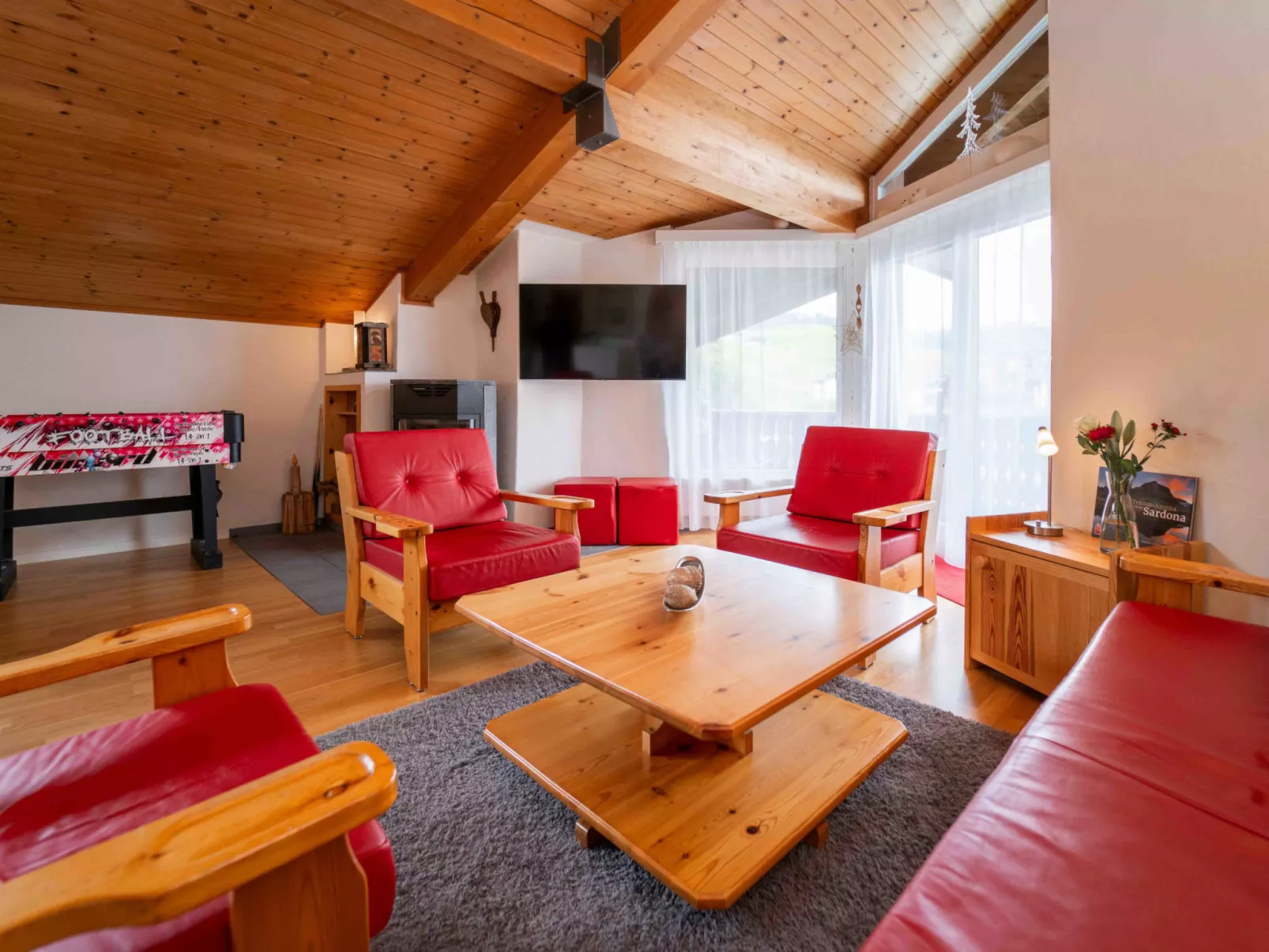 Arnika Attika, Obersaxen Affeier, (Obersaxen Affeier). - Inside