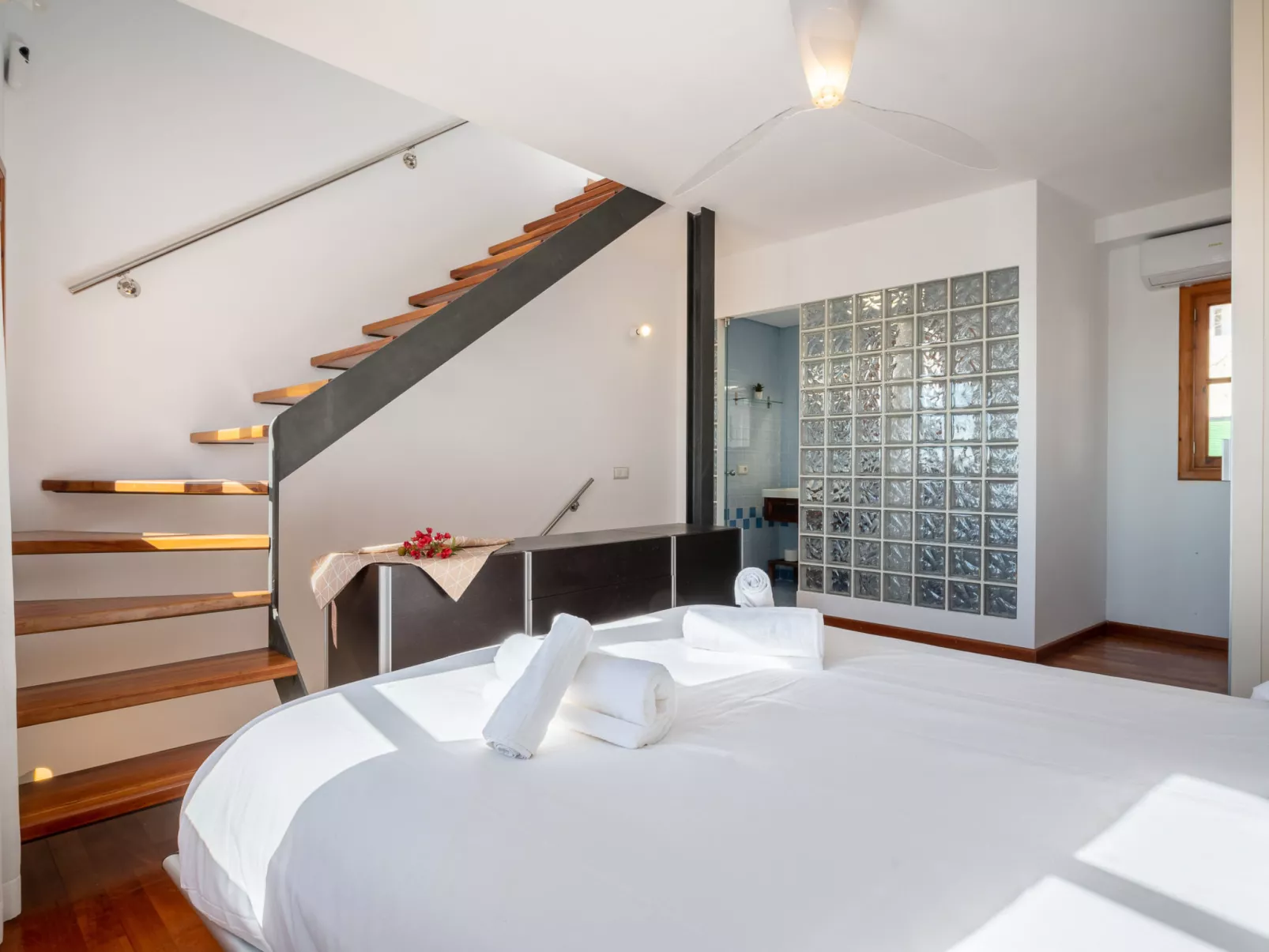 MOLI 37 HOUSE - PORT VIEW TERRACE - Dedans