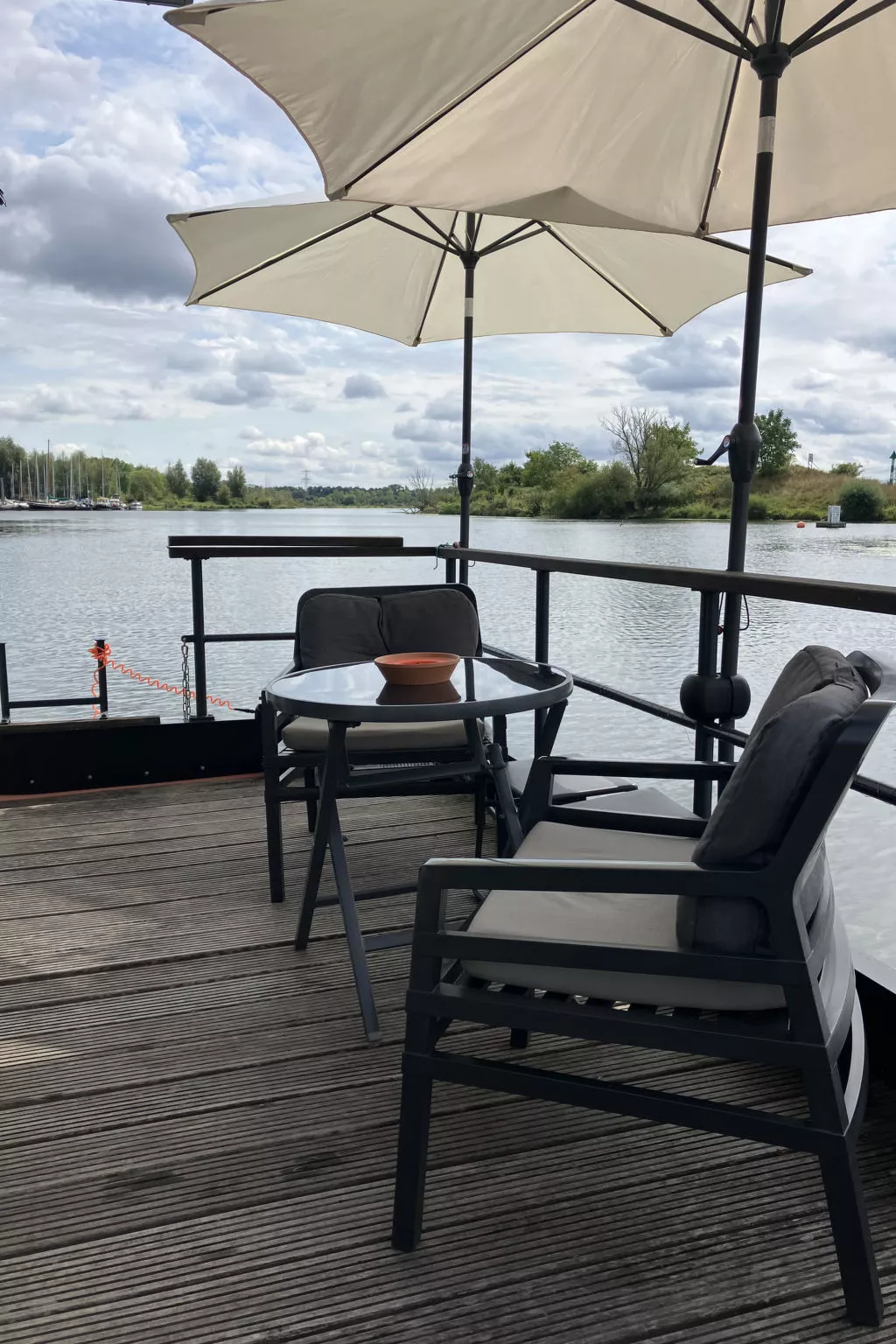 Maasterp - Woonboot 16 - Draußen