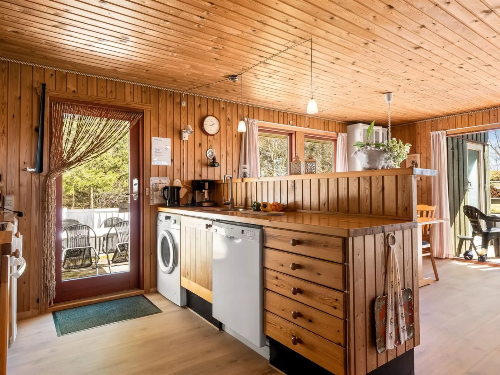 "Bedri" - 150m from the sea - Drinnen