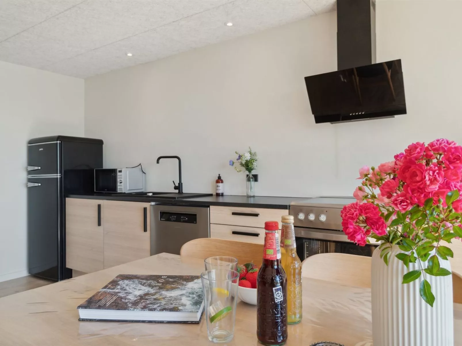 "Yari" - 50m from the sea - Drinnen