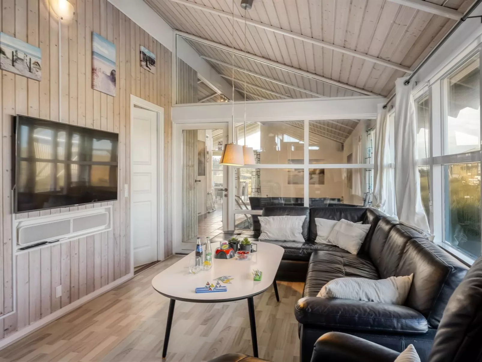 "Adrienne" - 490m from the sea - Inside