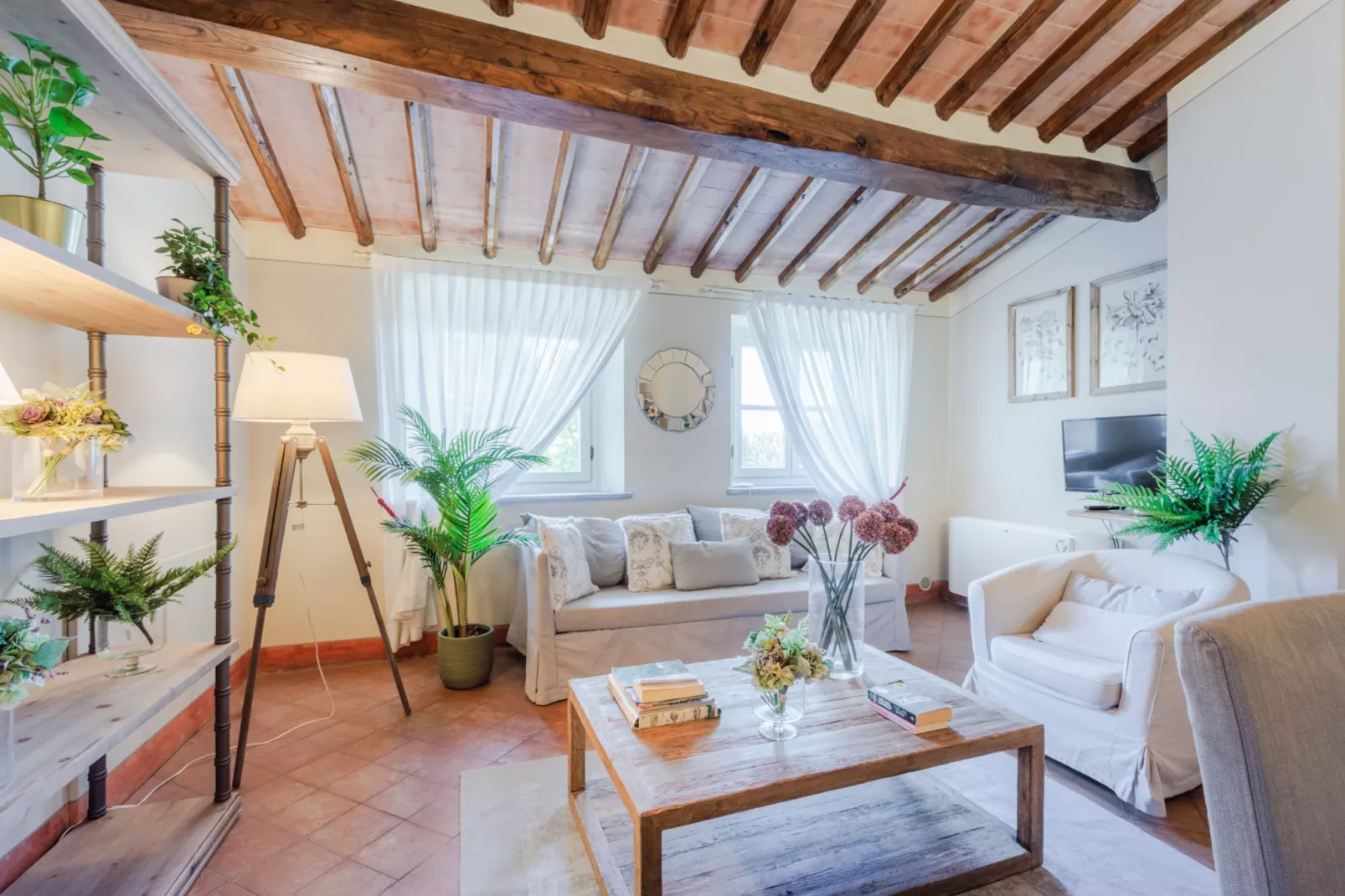 Maria Farmhouse Apartment in Wine Resort in Lucca - Wohnzimmer