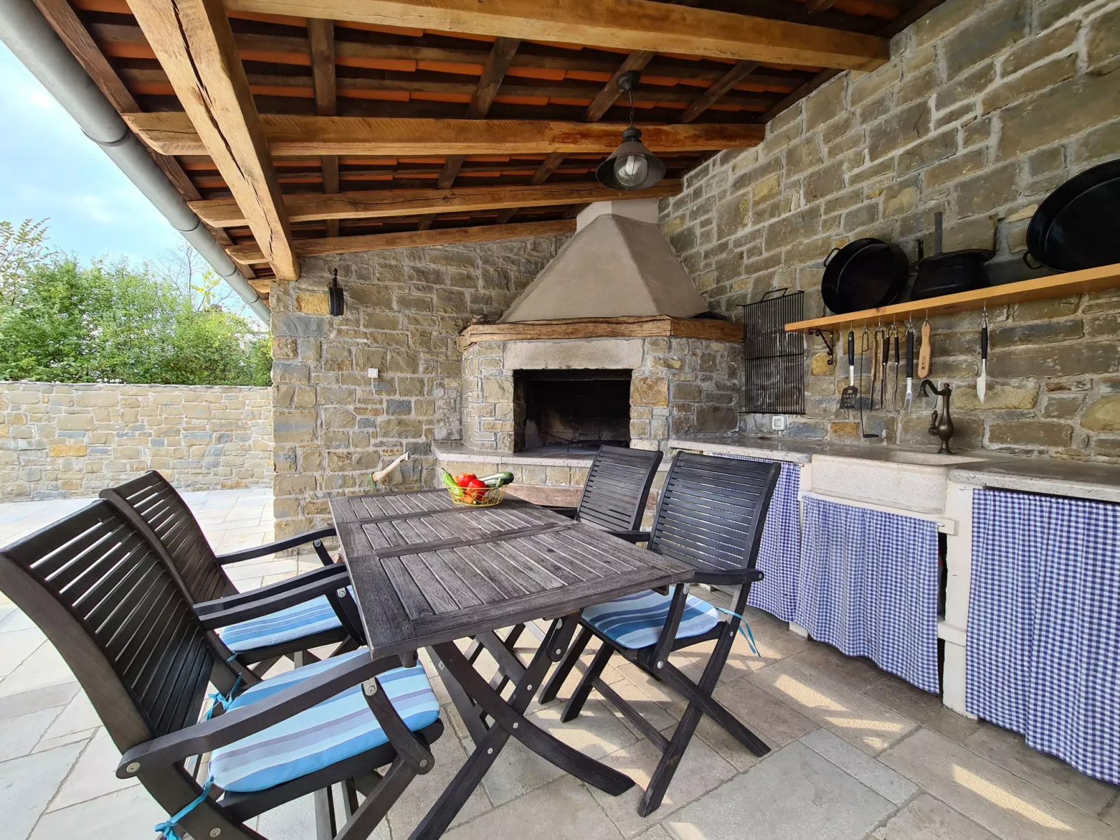 Villa 2129 - Draußen