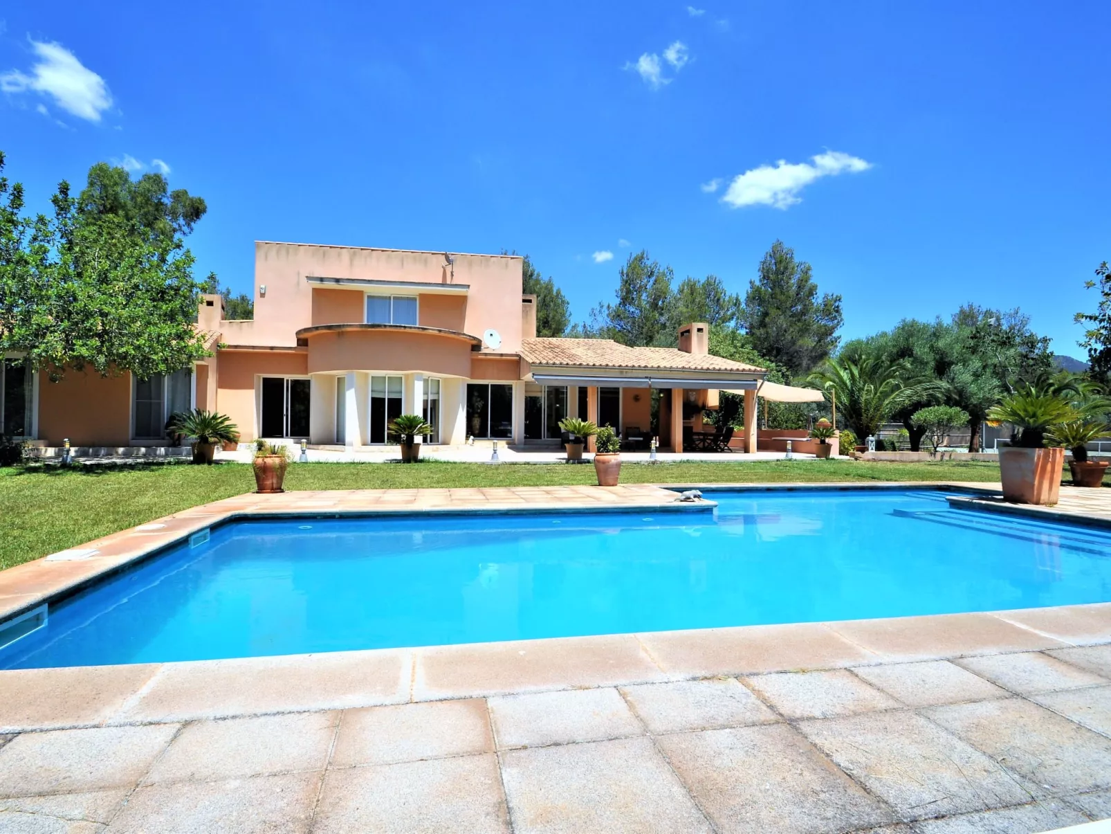 Villa con piscina y pista de tenis privada ideal para familias.  - WiFi Gratis - Outside