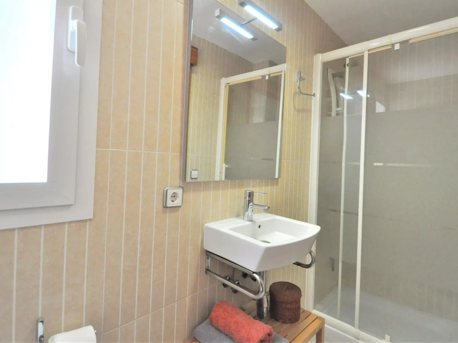 Preciosa villa con vistas al mar, piscina privada, aire acondicionado y wifi id - Drinnen