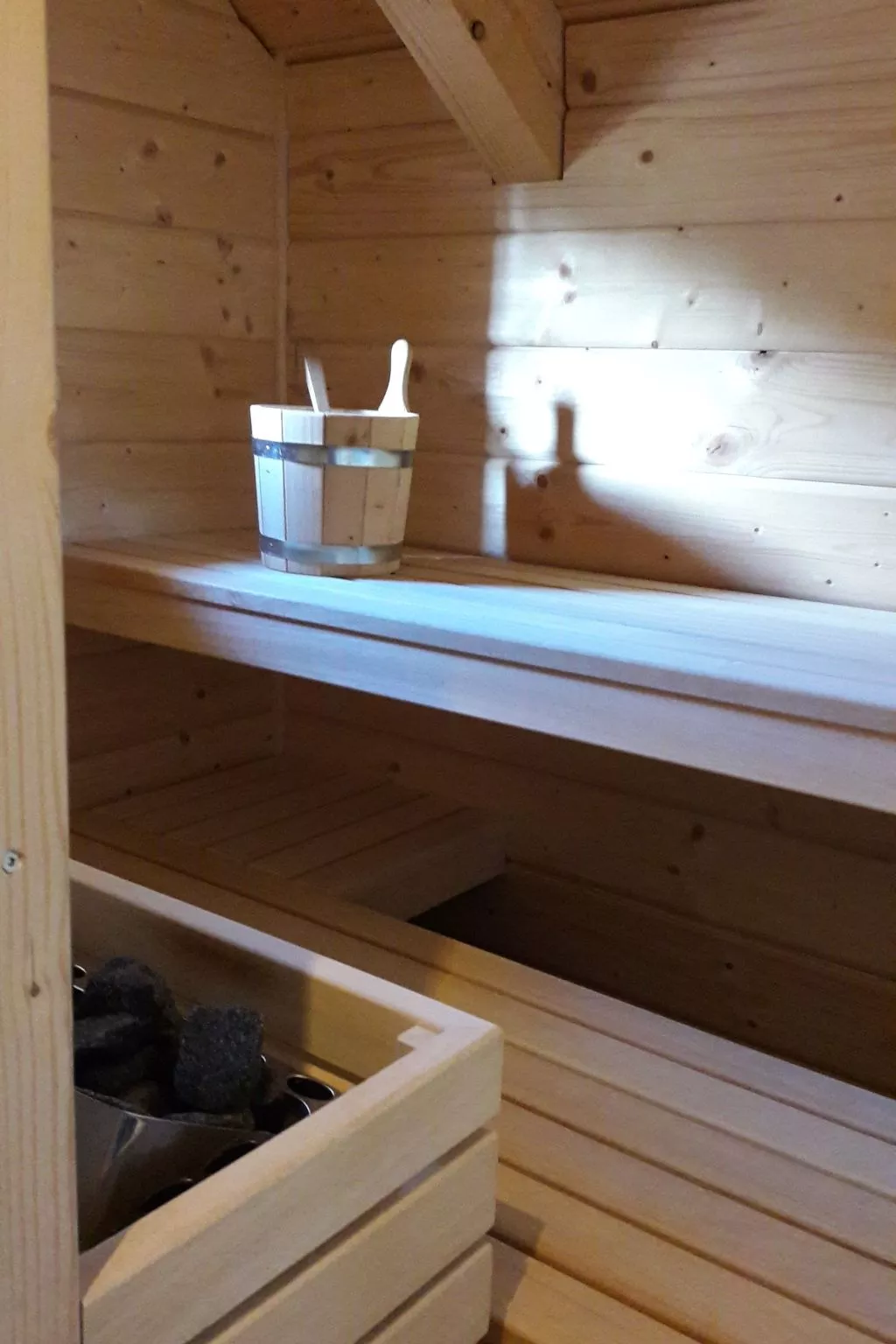 Gemütliche Bergehütte für acht Personen mit Outdoor-Badefass und Sauna - Inside