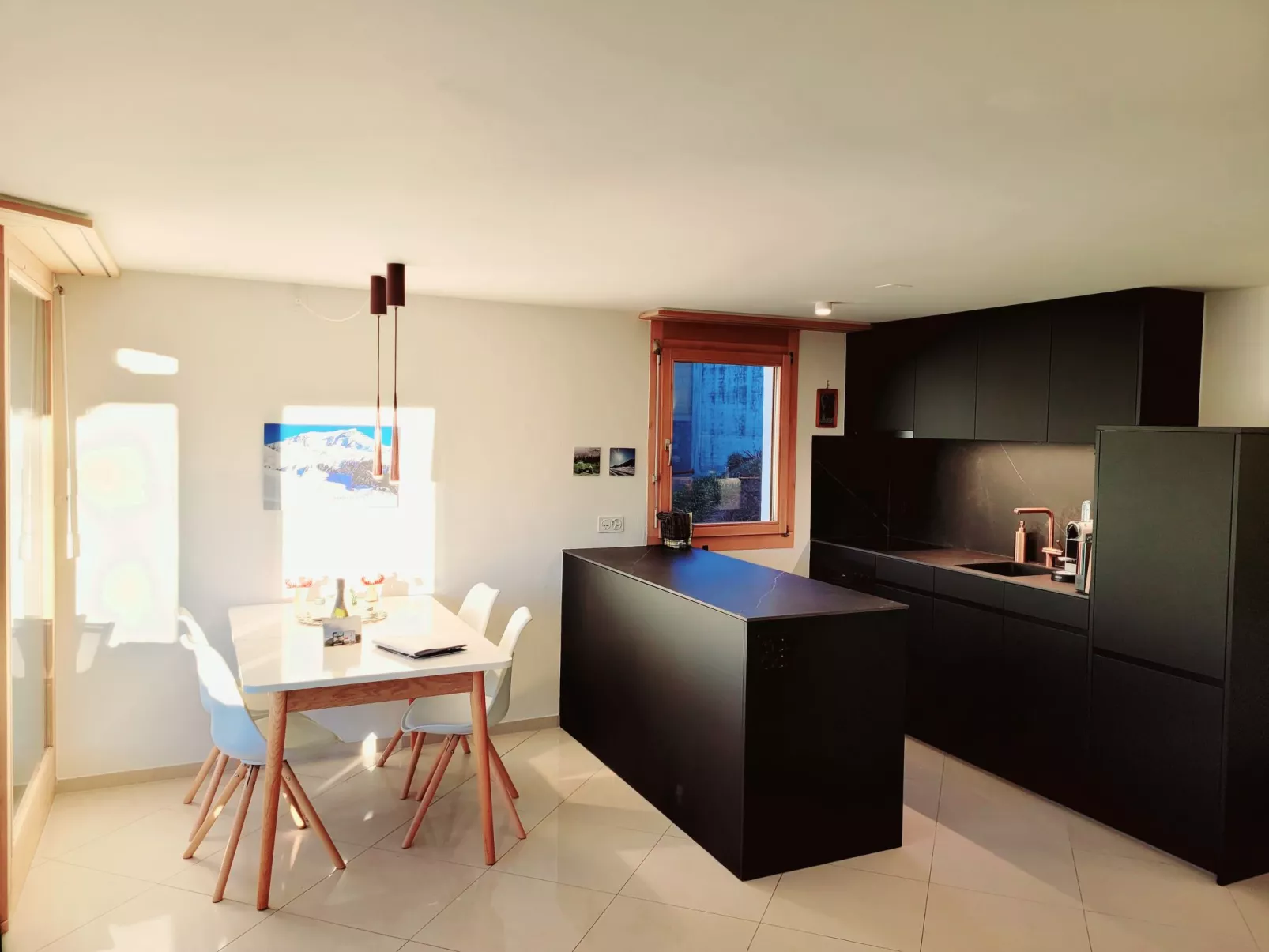 Fewo Cordial im Casa Erizun, (Flims Dorf). 3.5 Zimmer Ferienwohnung mit Bad/WC, - Drinnen