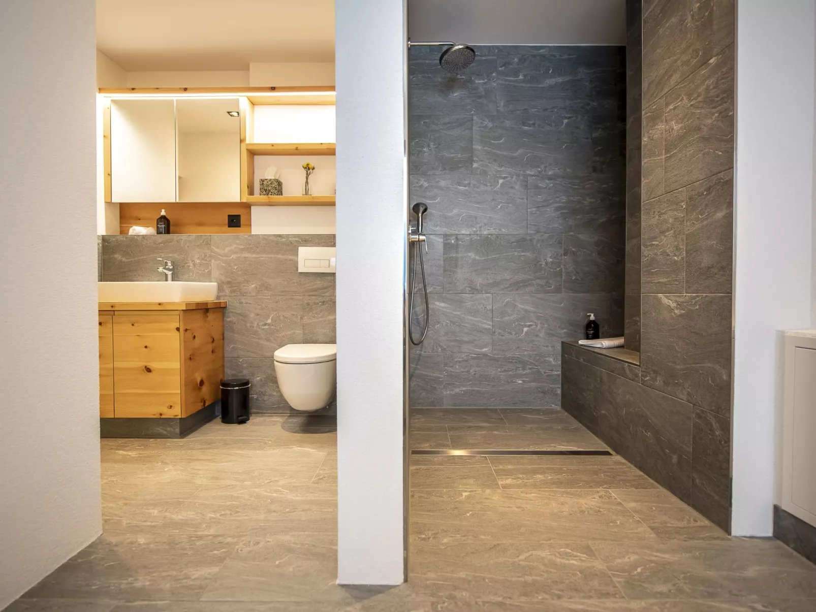 Flem Mountain Lodge, (Flims Waldhaus). Moderne neue 4.5 Ferienwohnung - Drinnen