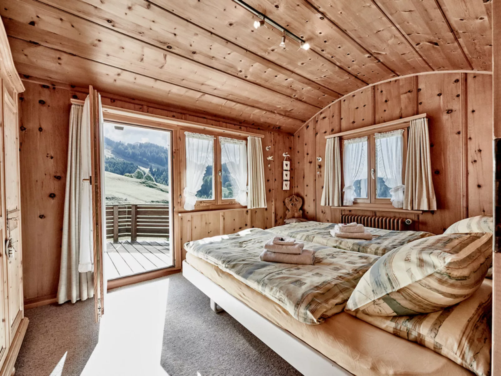 Chalet Lieuretta da Tscharfs, (Feldis). - Inside
