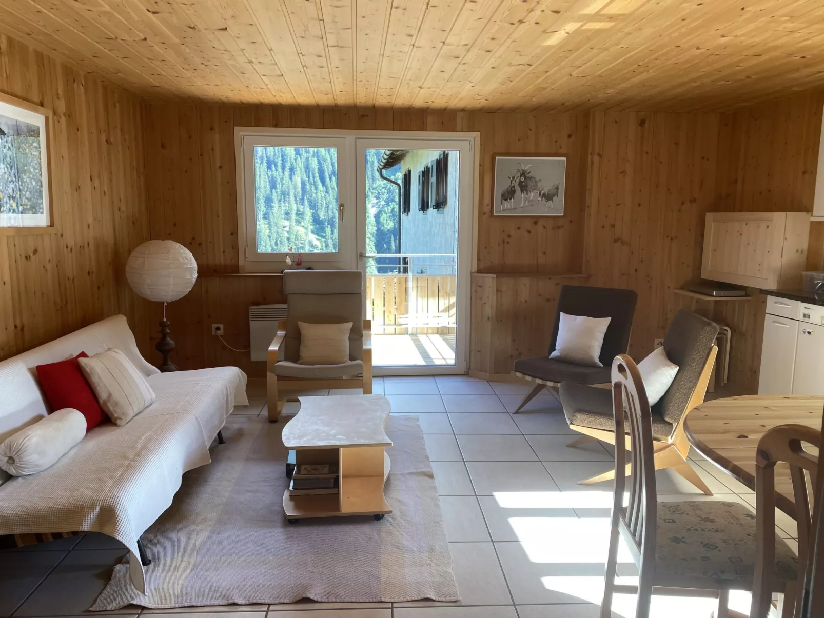 Ferienwohnungen Jörihus A&B, (Medels). - Inside