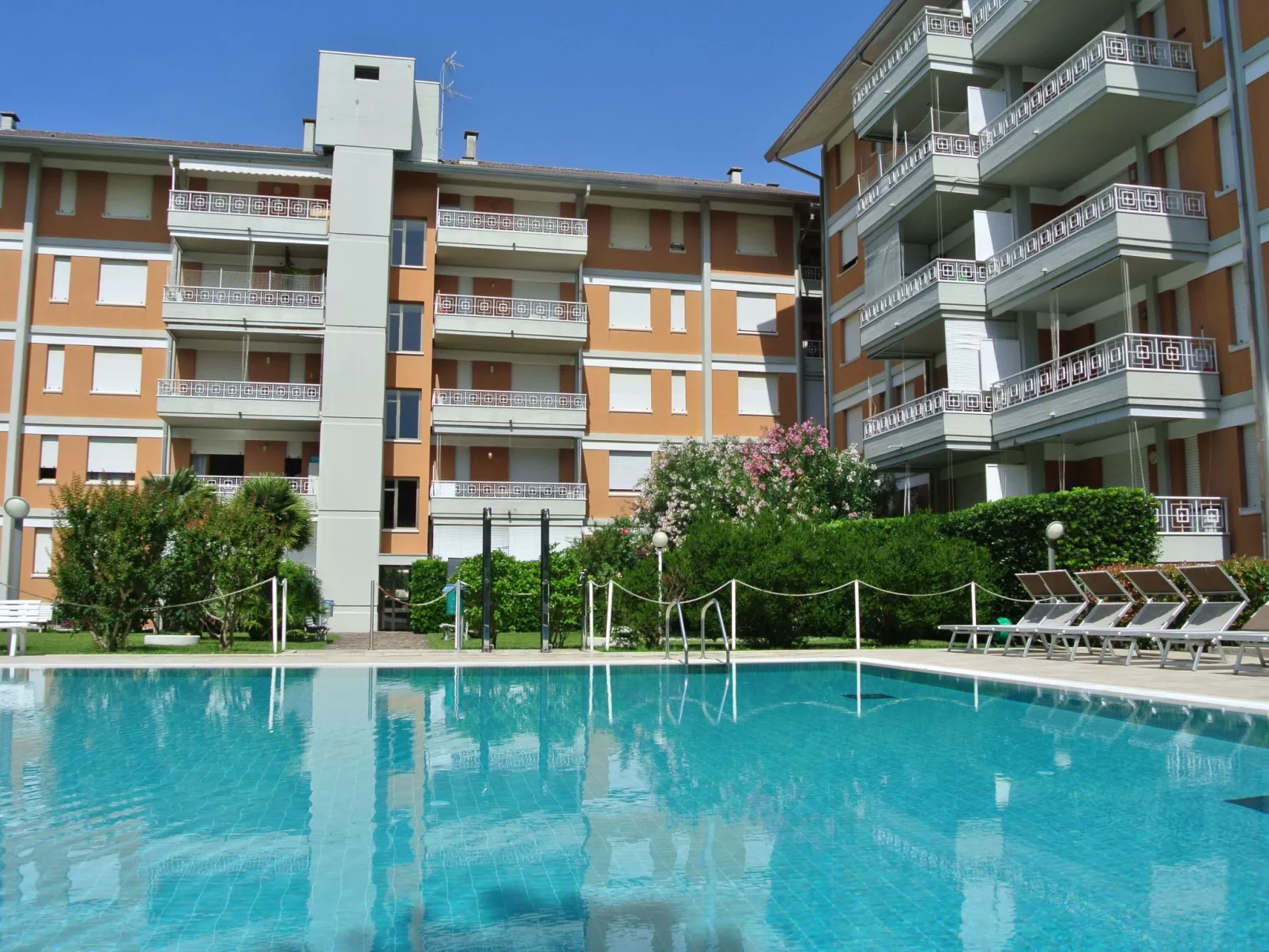 Residence Gardena - Ferienwohnung 11 mit Pool - Draußen