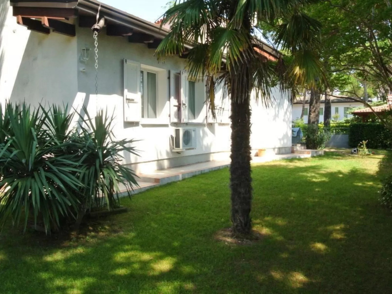 'Villa Edera' mit privatem Garten - Draußen
