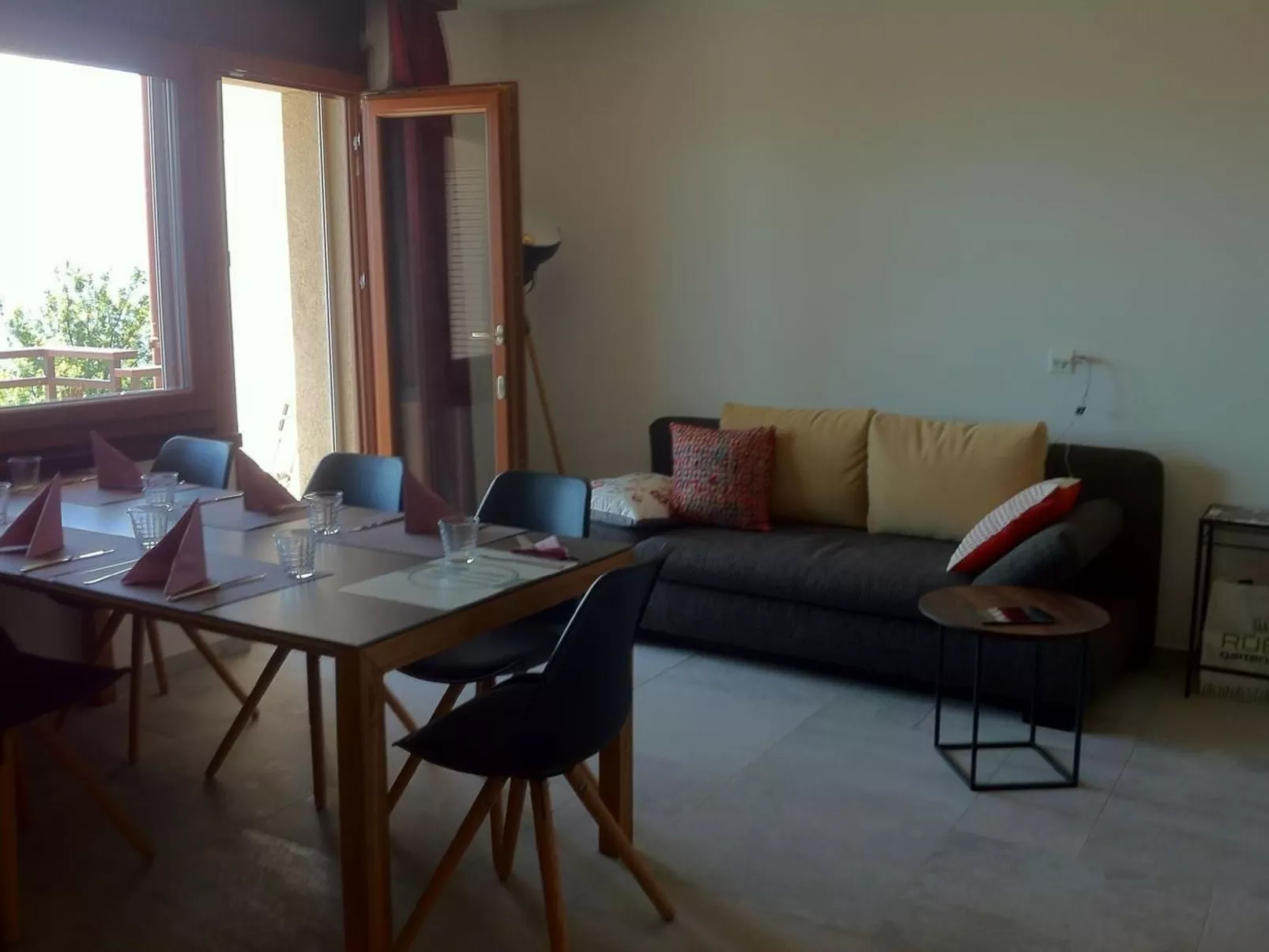 Neue 2 1/2-Zimmer-Ferienwohnung Crans-Montana - Randogne - Drinnen