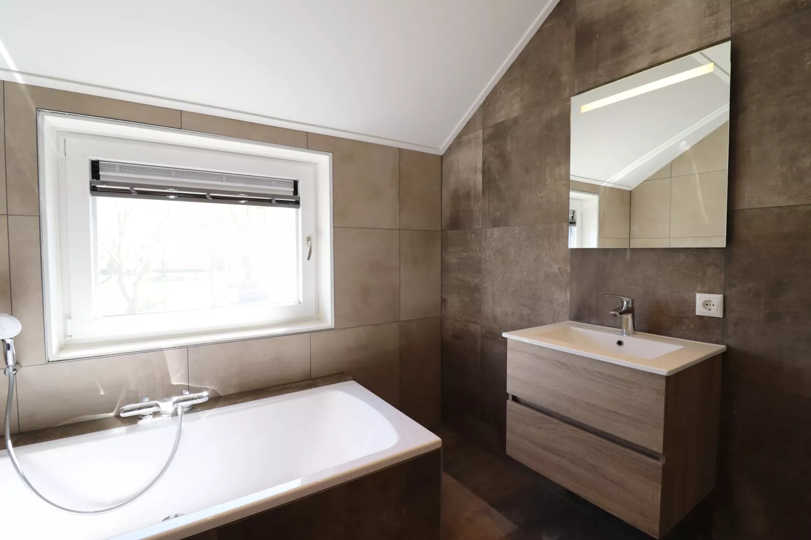 Moderne villa op het Friese platteland - Badezimmer