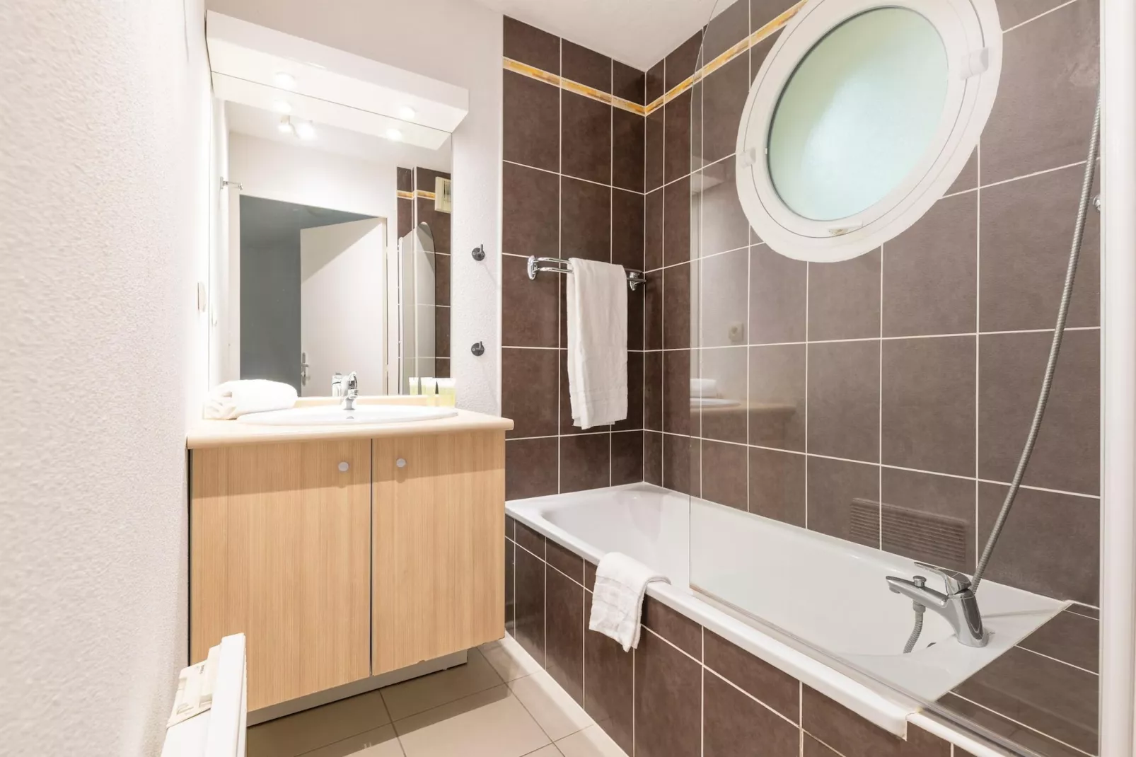 Les Carrelets 1 bedroom apt sleeps 4 without balcony OTA - Badezimmer