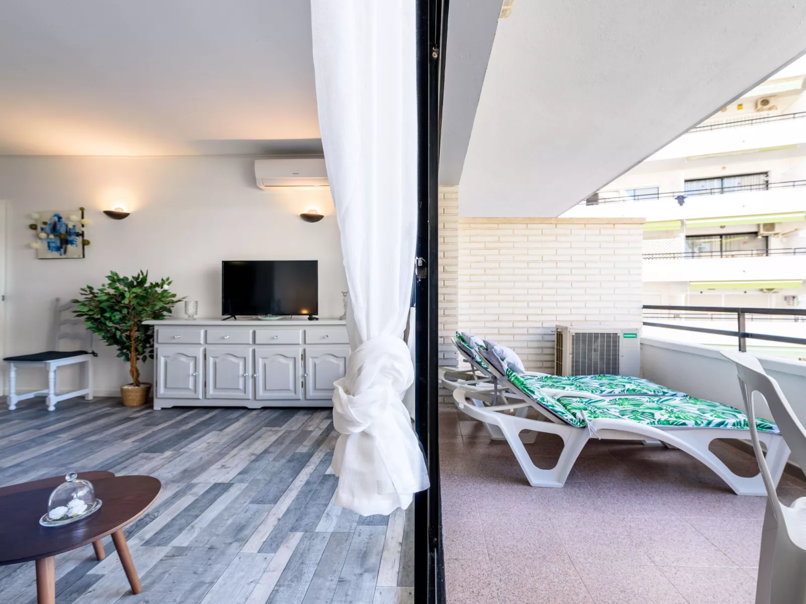 Riviera Park J 22 - Inside