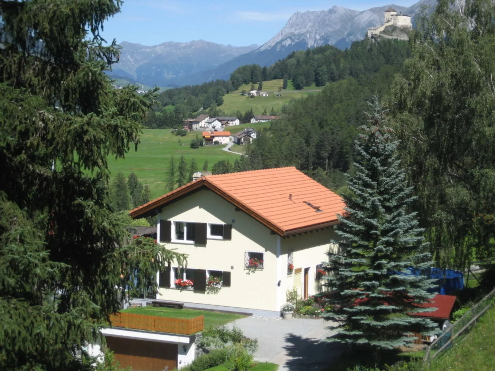 Forsthaus Falkenstein, (Tarasp). - Draußen