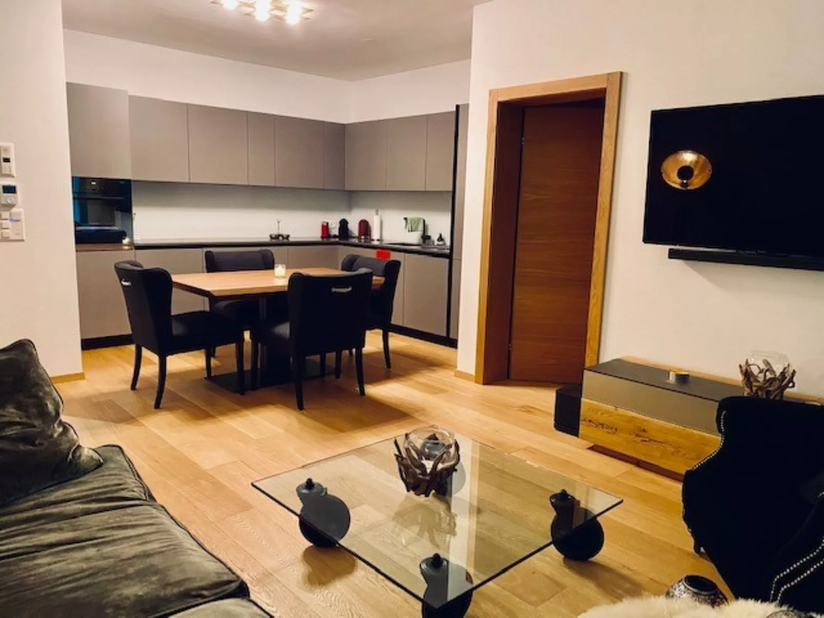Alp Resort Ski In/Ski Out, (Laax Murschetg). 4.5 Zimmerwohnung - Inside
