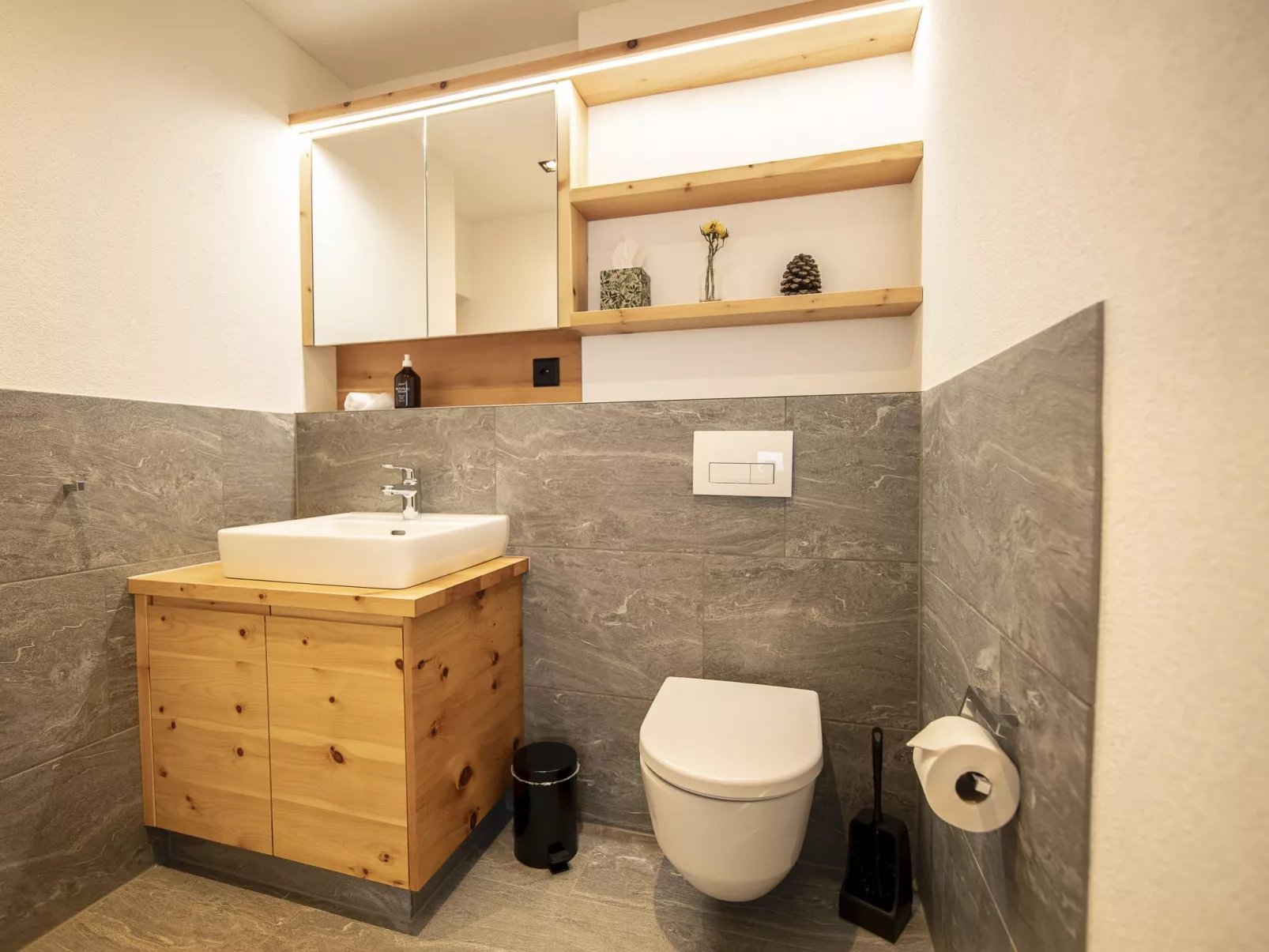 Flem Mountain Lodge, (Flims Waldhaus). Moderne neue 4.5 Ferienwohnung - Drinnen
