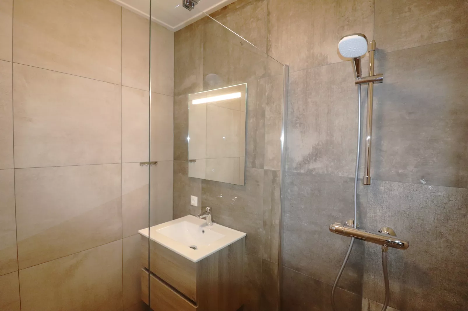 Moderne villa op het Friese platteland - Badezimmer
