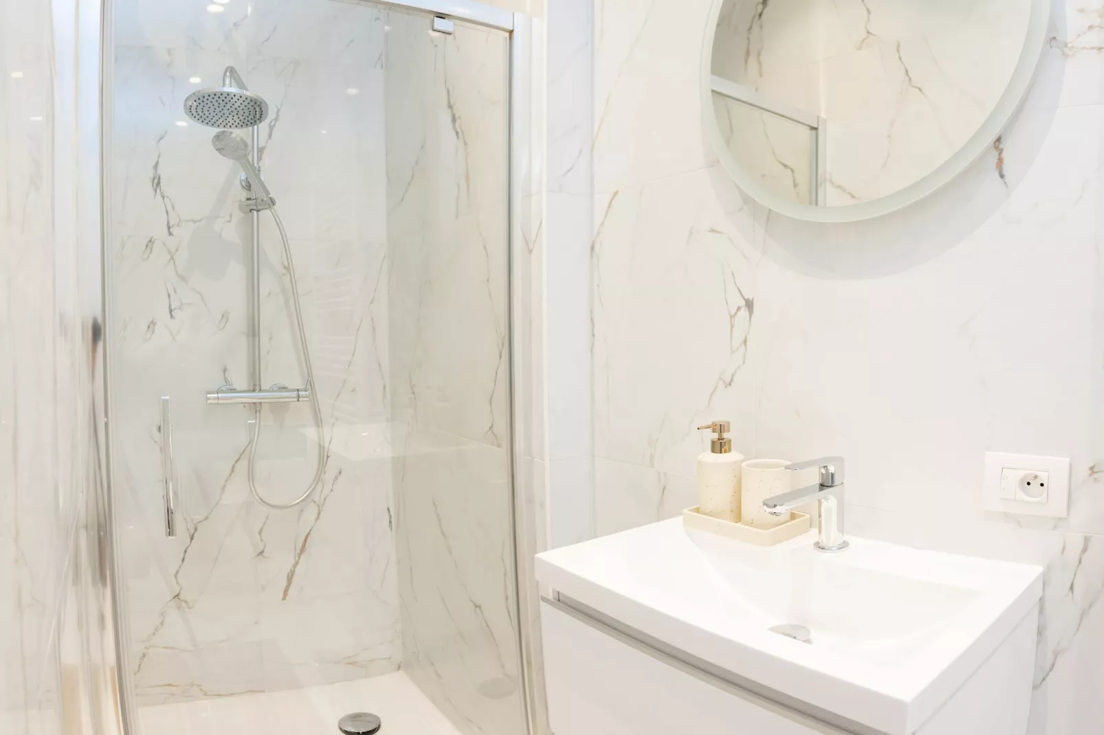 One Lux Stay 2BR/ 2BA Antwerp near Central Station - Salle de bain