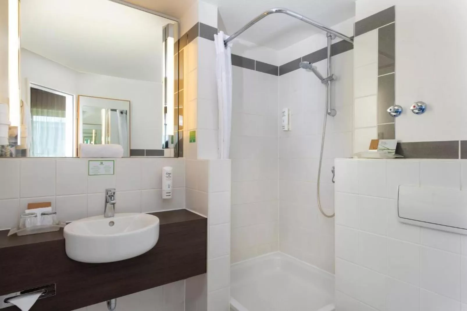 One-Bedroom Suite Twin beds - Bathroom