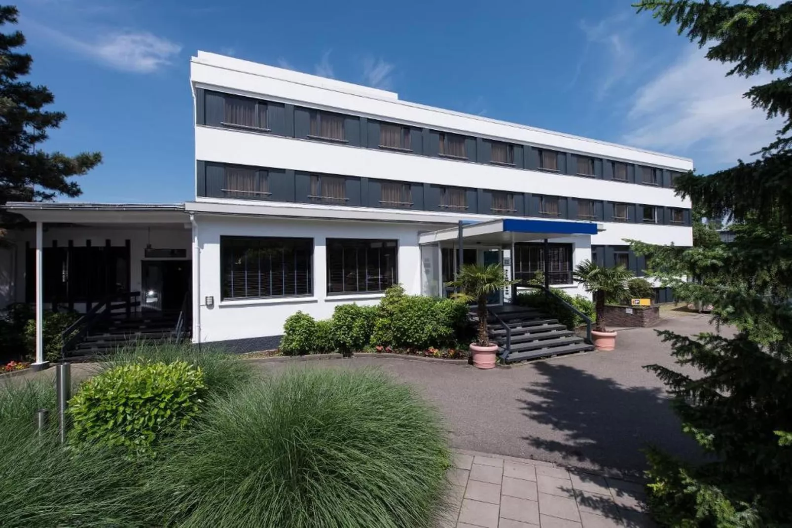 Offenburg City - Standard Single Room - Image-tags.hotelexteriorsummer