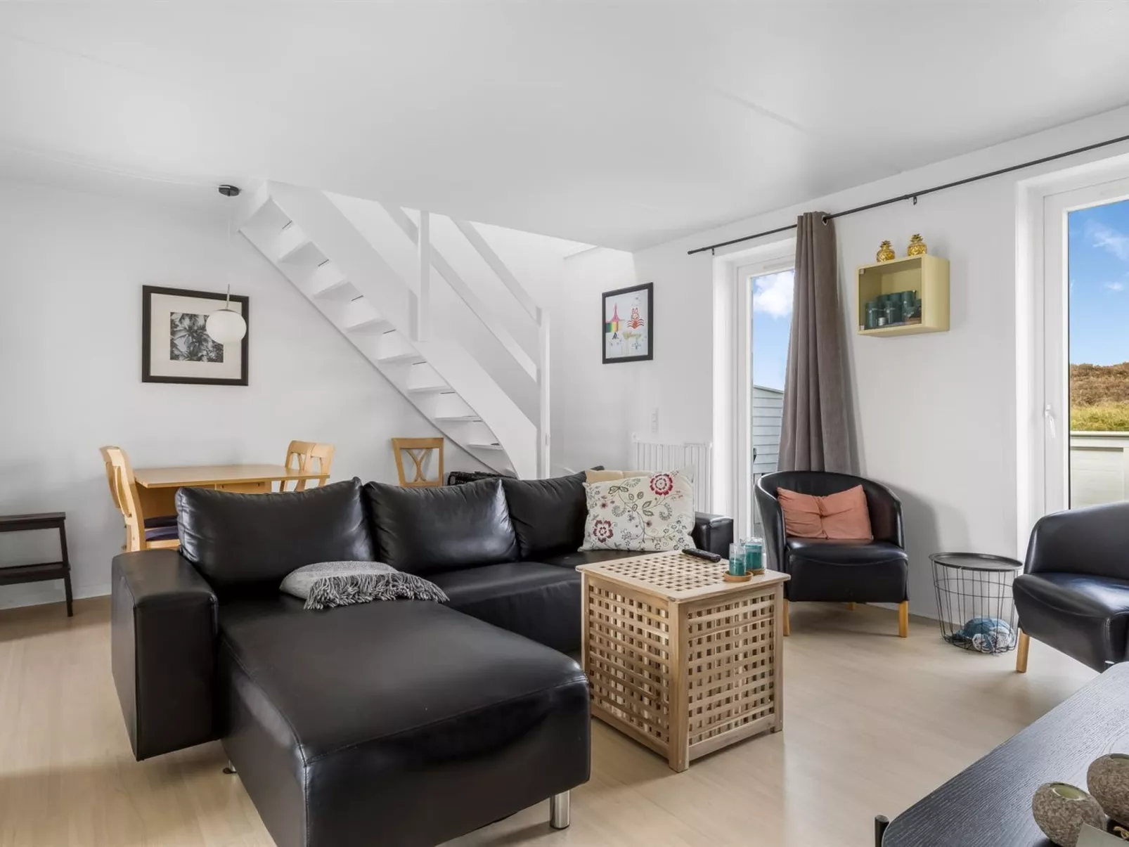 "Aswith" - 2.3km from the sea - Inside