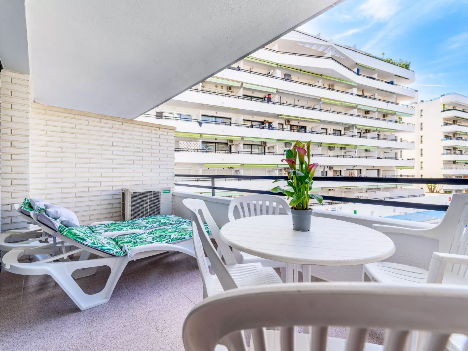 Riviera Park J 22 - Outside