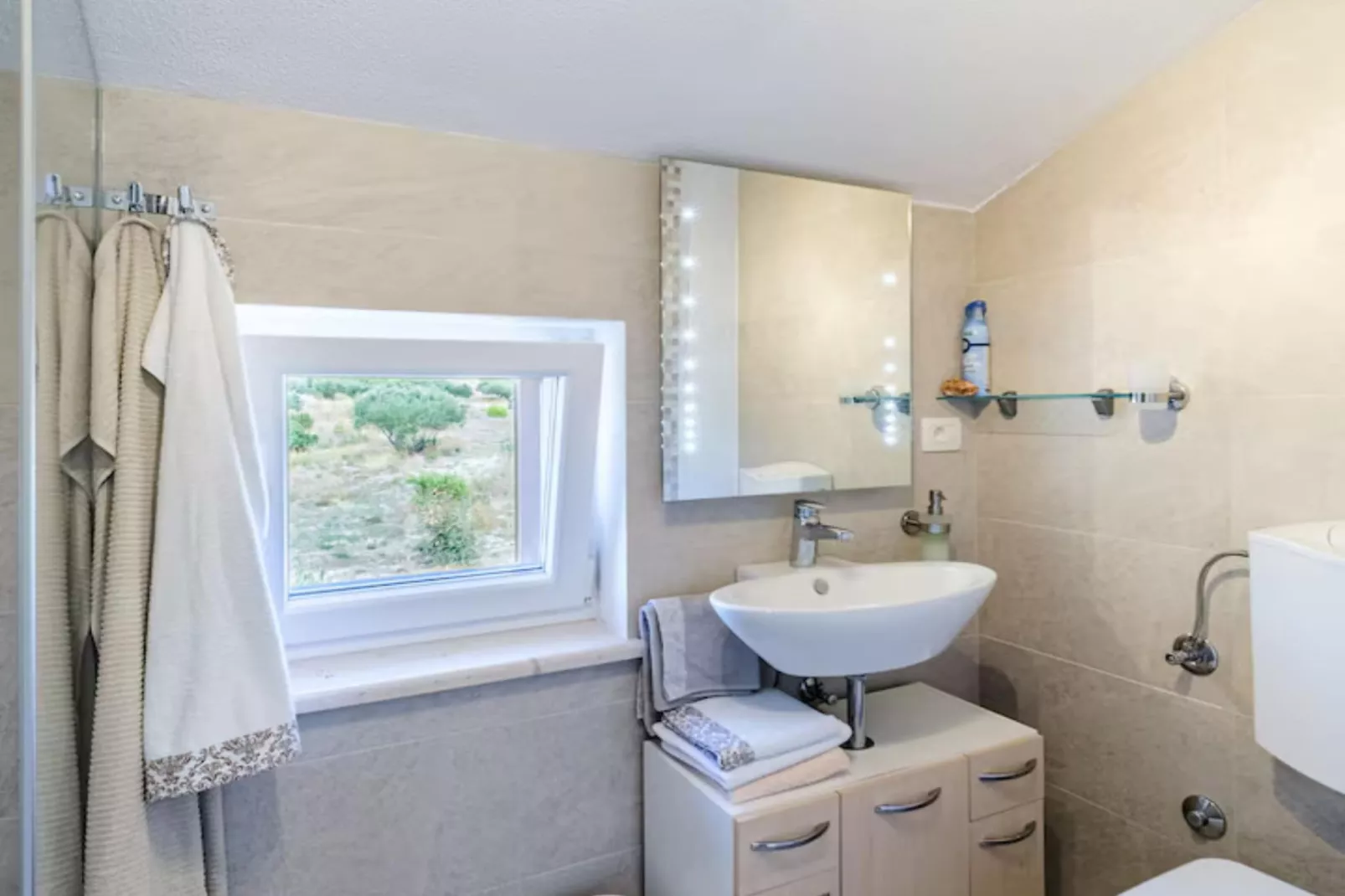 Holiday home House of the Sun - Three Bedroom Holiday Home with Pool - Badezimmer
