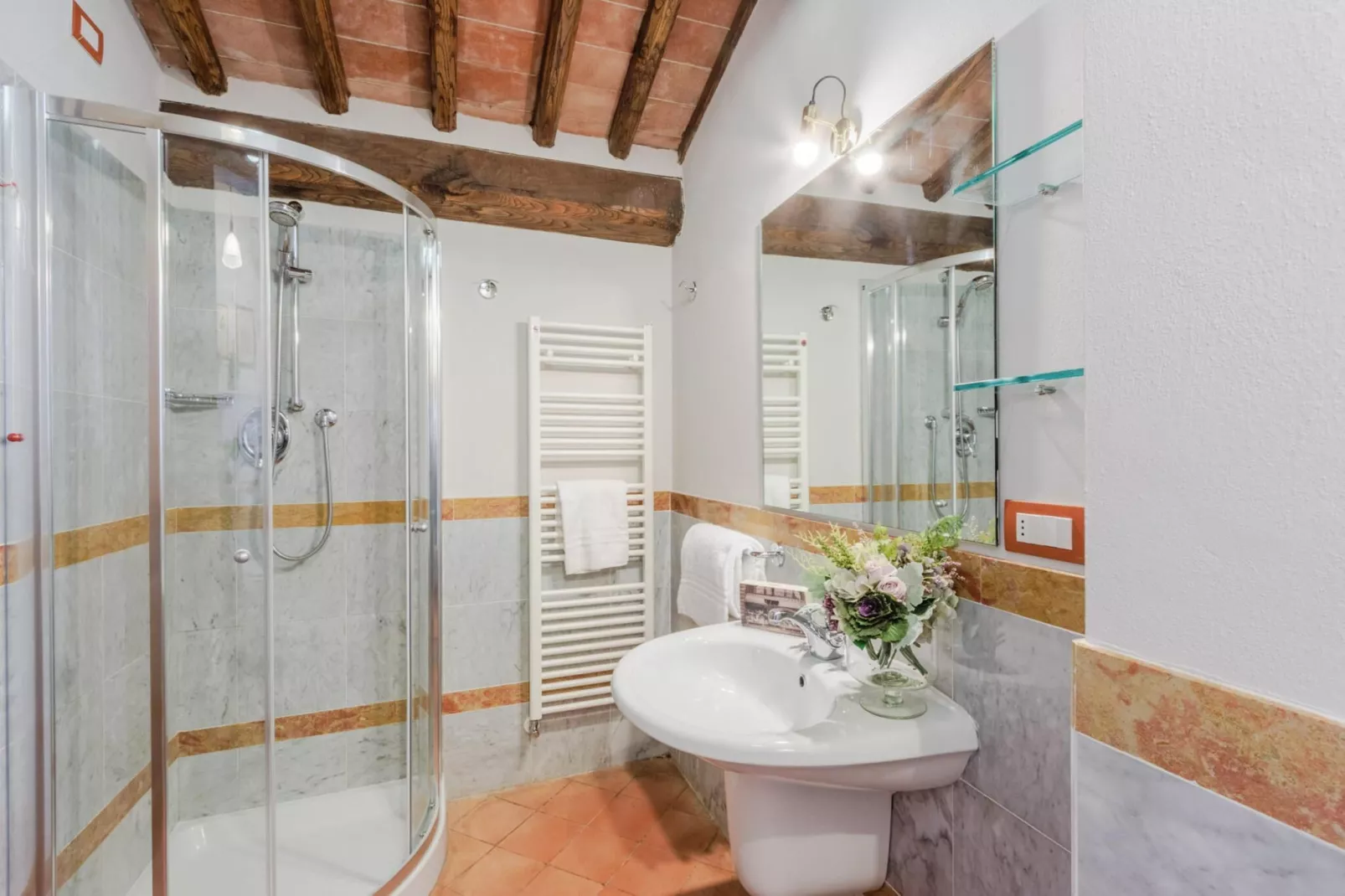 Anna Farmhouse Apartment in Wine Resort in Lucca - Badezimmer
