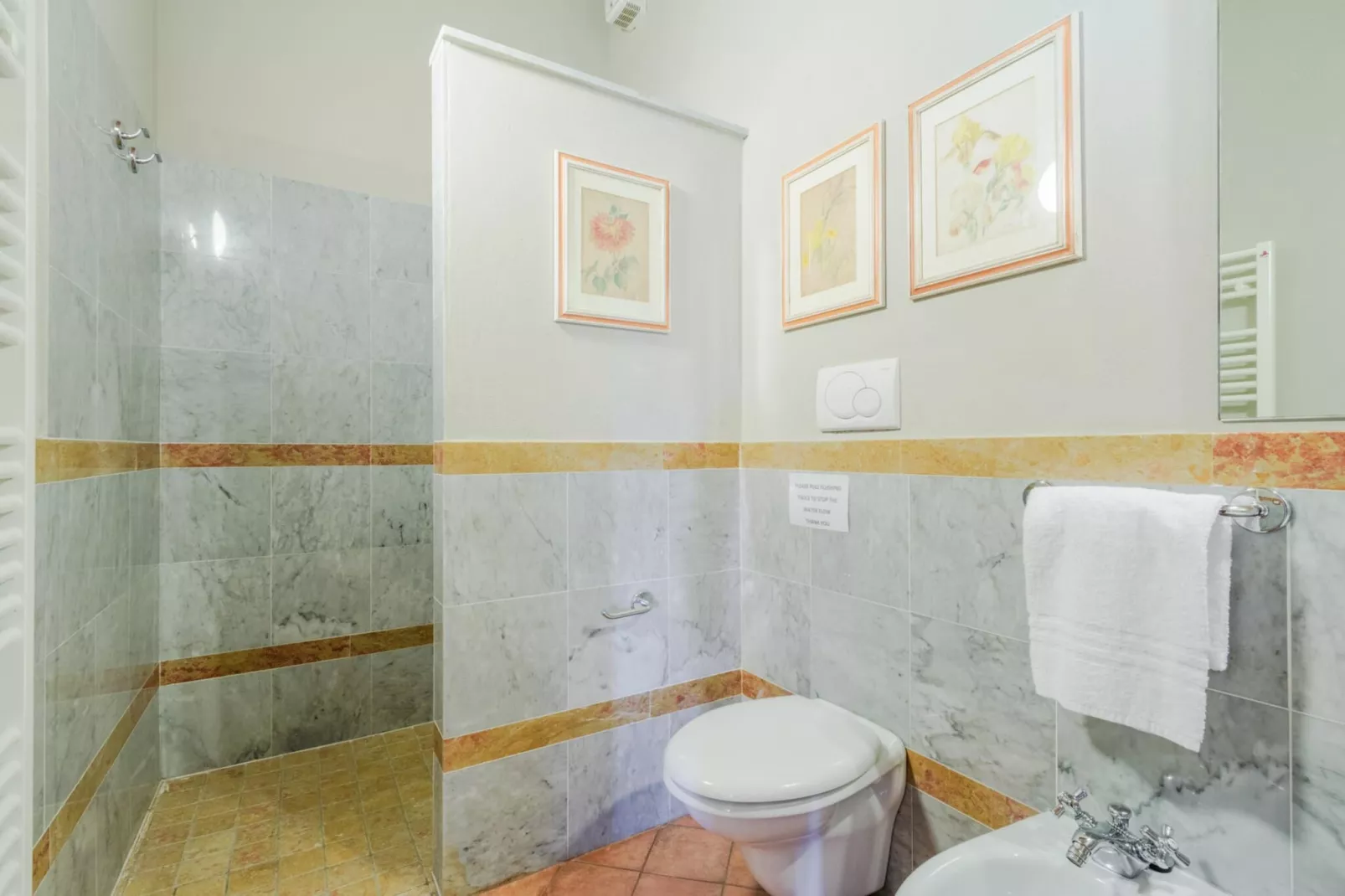 Pietro Farmhouse Apartment in Wine Resort in Lucca - Bathroom