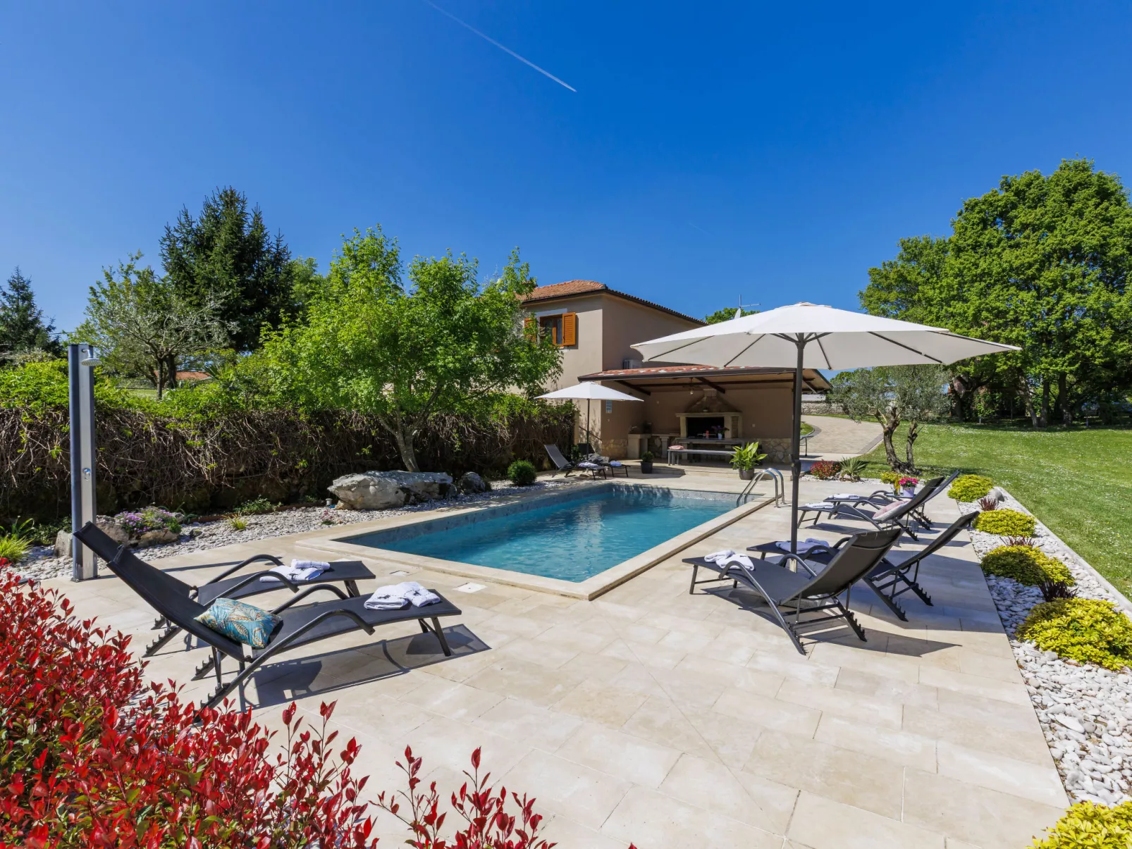 Villa Križanci - Draußen